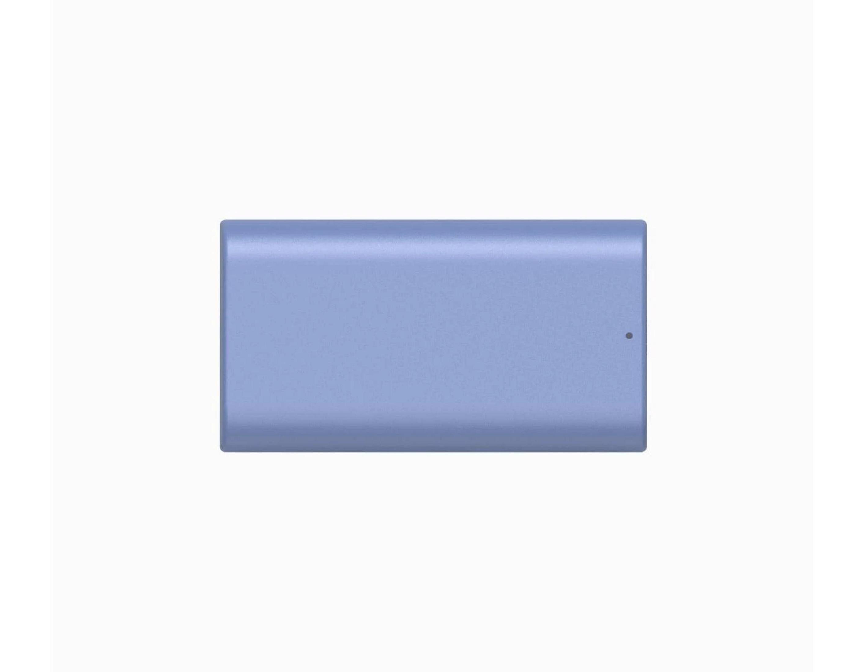 Ein hellblauer, rechteckiger Gegenstand mit abgerundeten Ecken und einem kleinen Punkt.