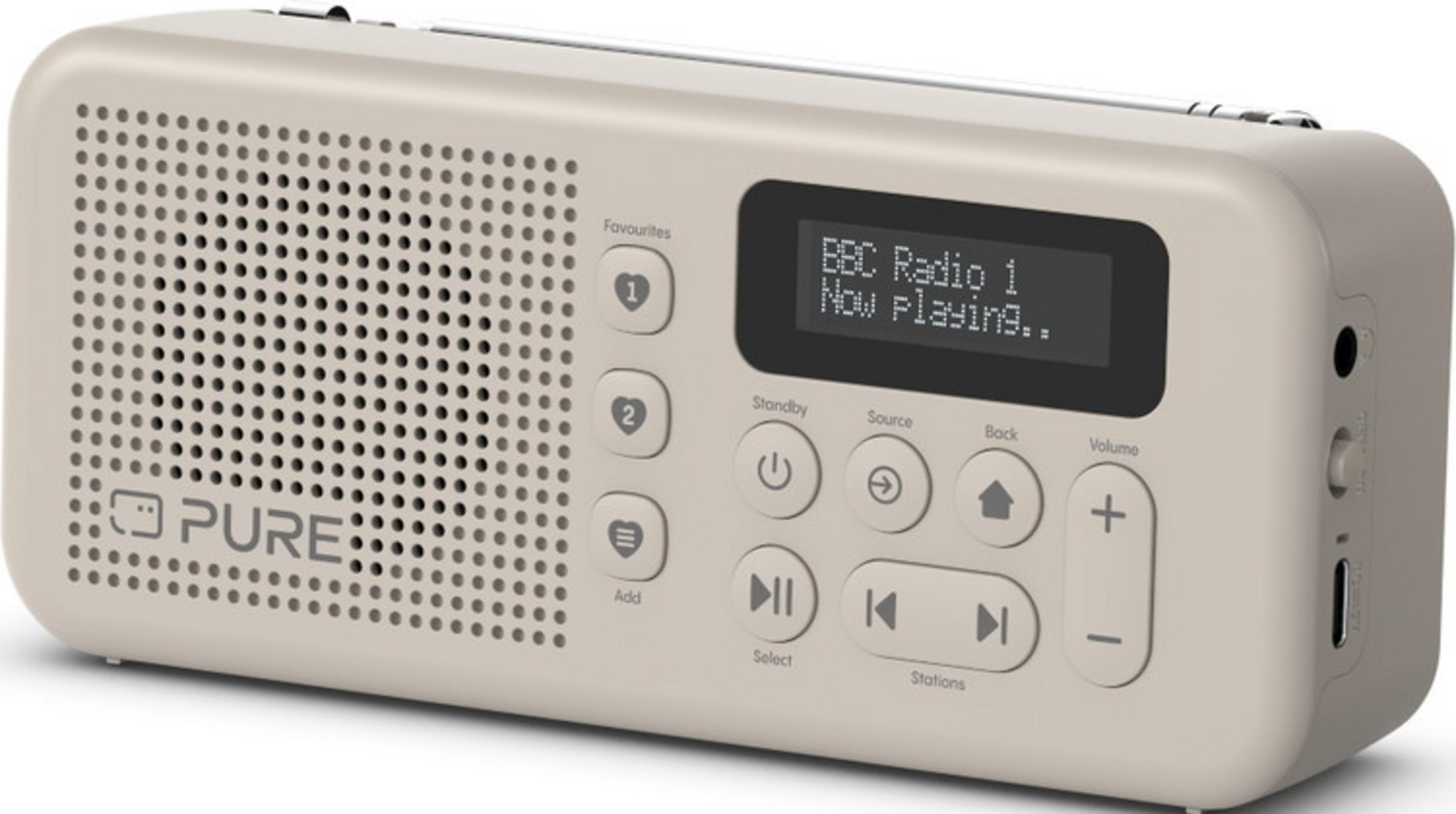 Una radio beige con schermo che mostra BBC Radio 1.