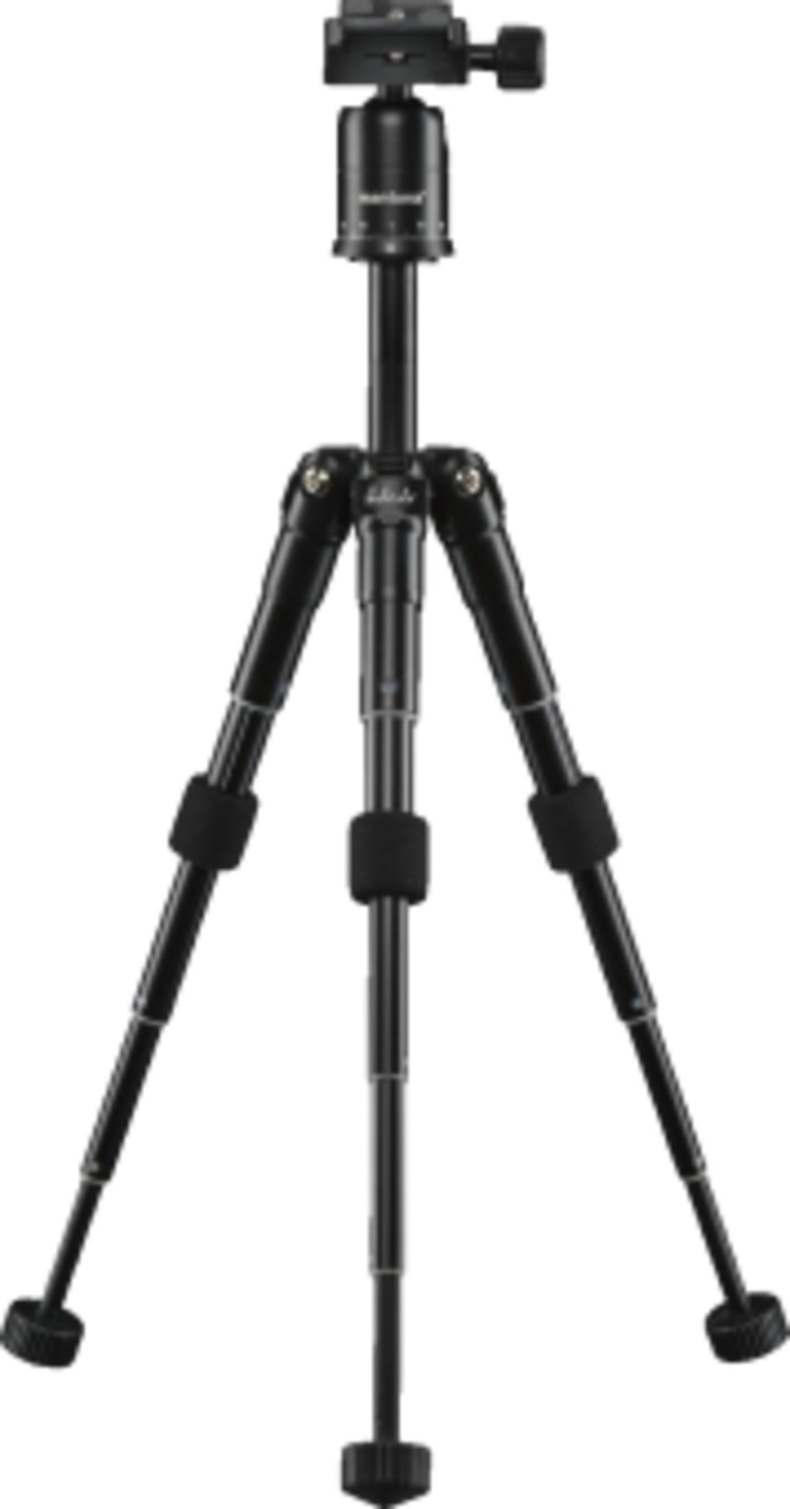 Un treppiede per fotocamera nero con tre gambe estensibili e sezioni di presa.