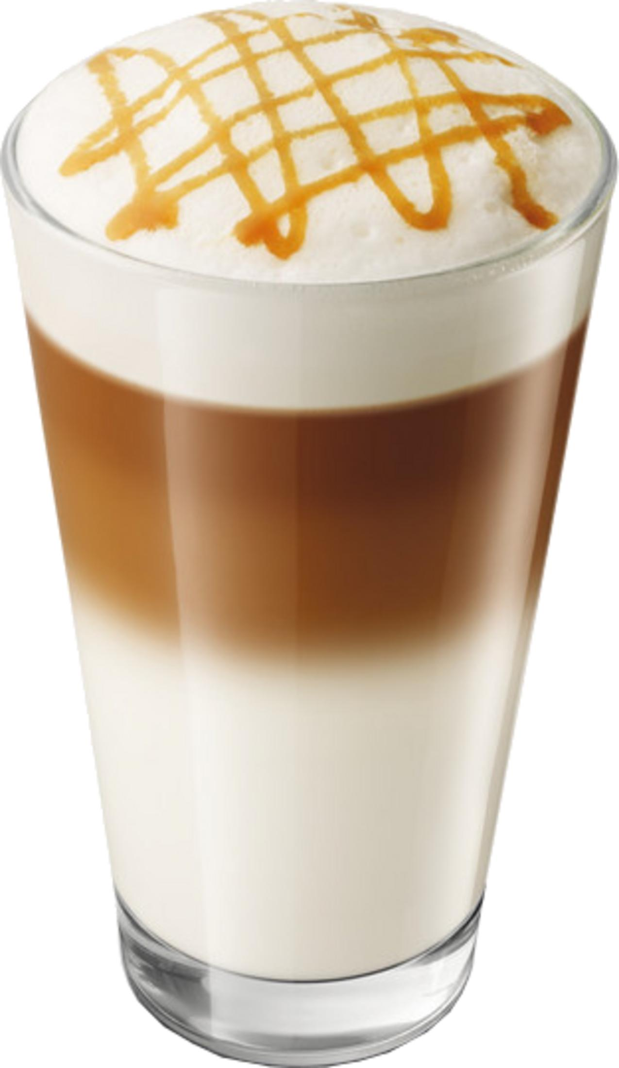 Ein Glas mit geschichtetem Kaffeegetränk, gekrönt mit Milchschaum und Karamell.