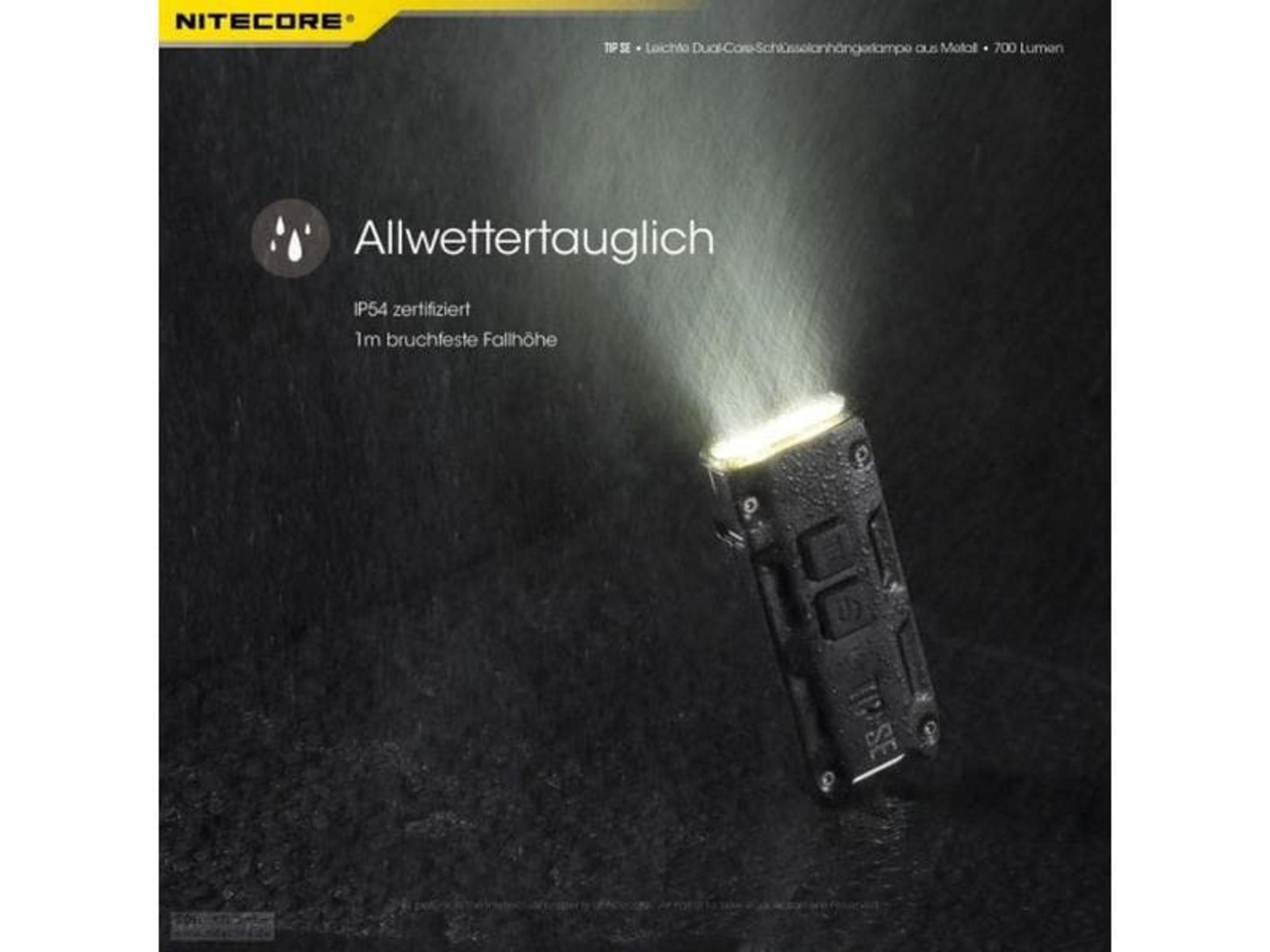 Torcia Nitecore con fascio di luce, certificata IP54, 700 lumen.