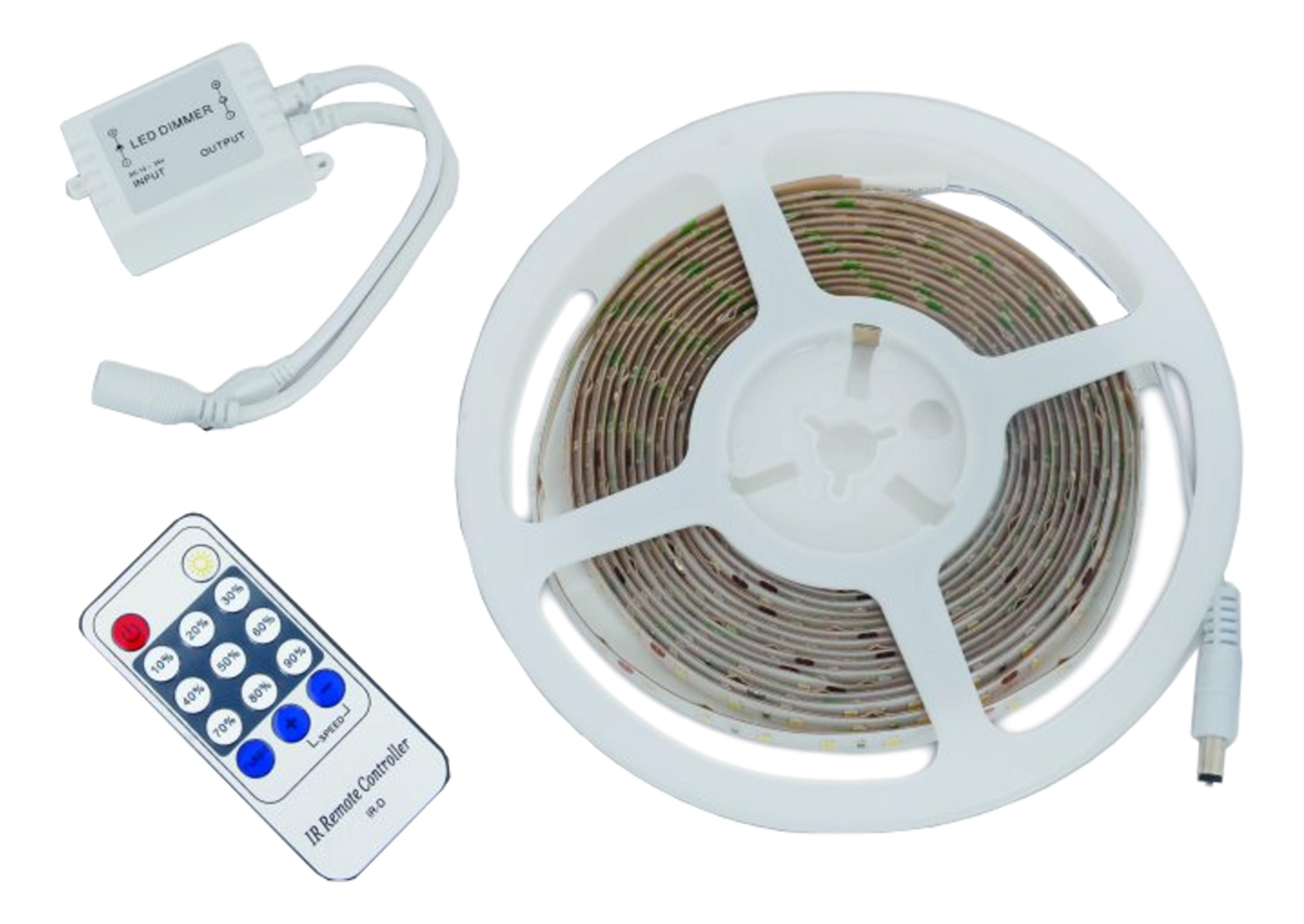 LED-Streifen auf Spule, Fernbedienung und Dimmer mit Kabeln.