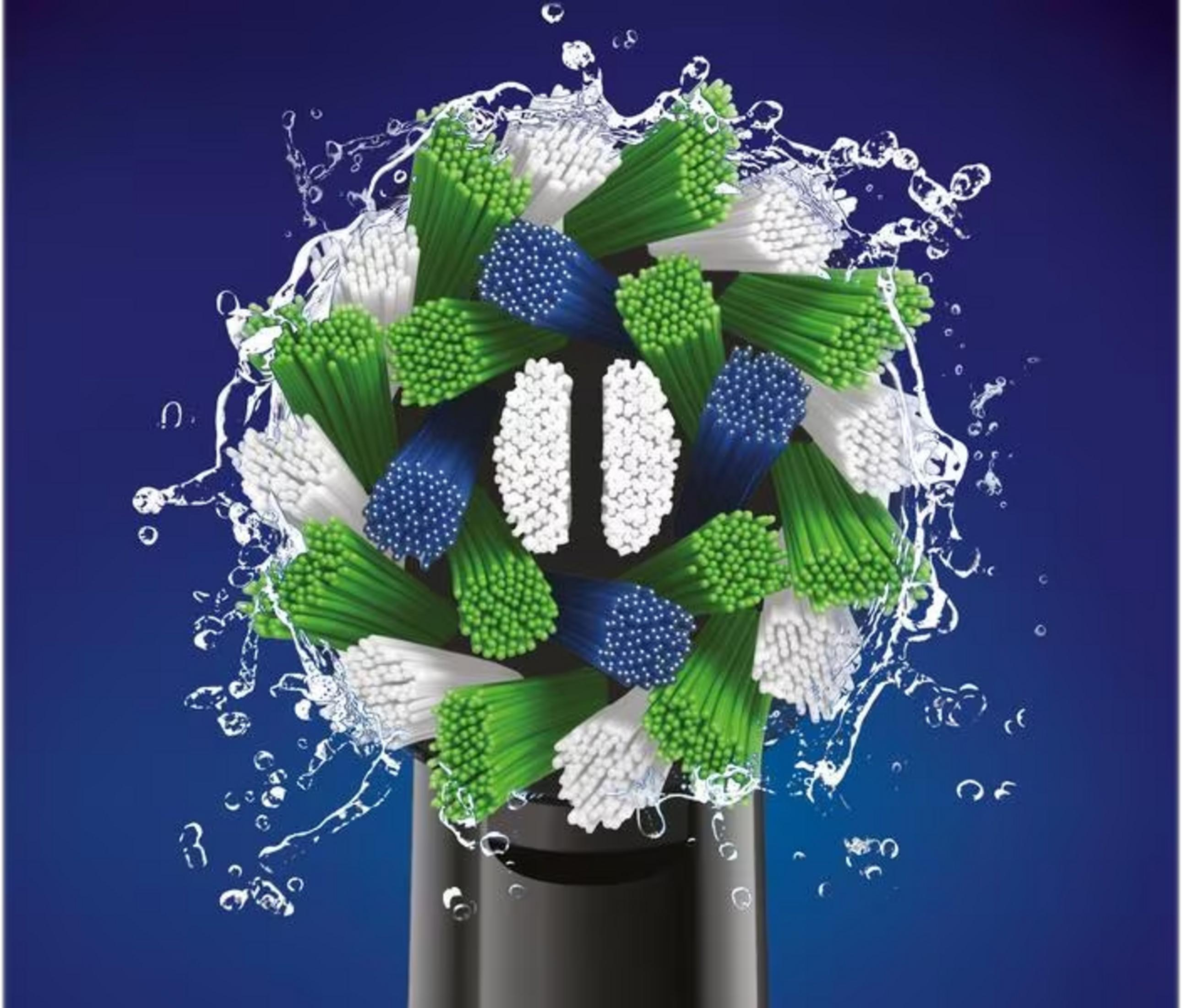 Elektrische Zahnbürstenkopf mit grünen, blauen und weißen Borsten unter Wasser.