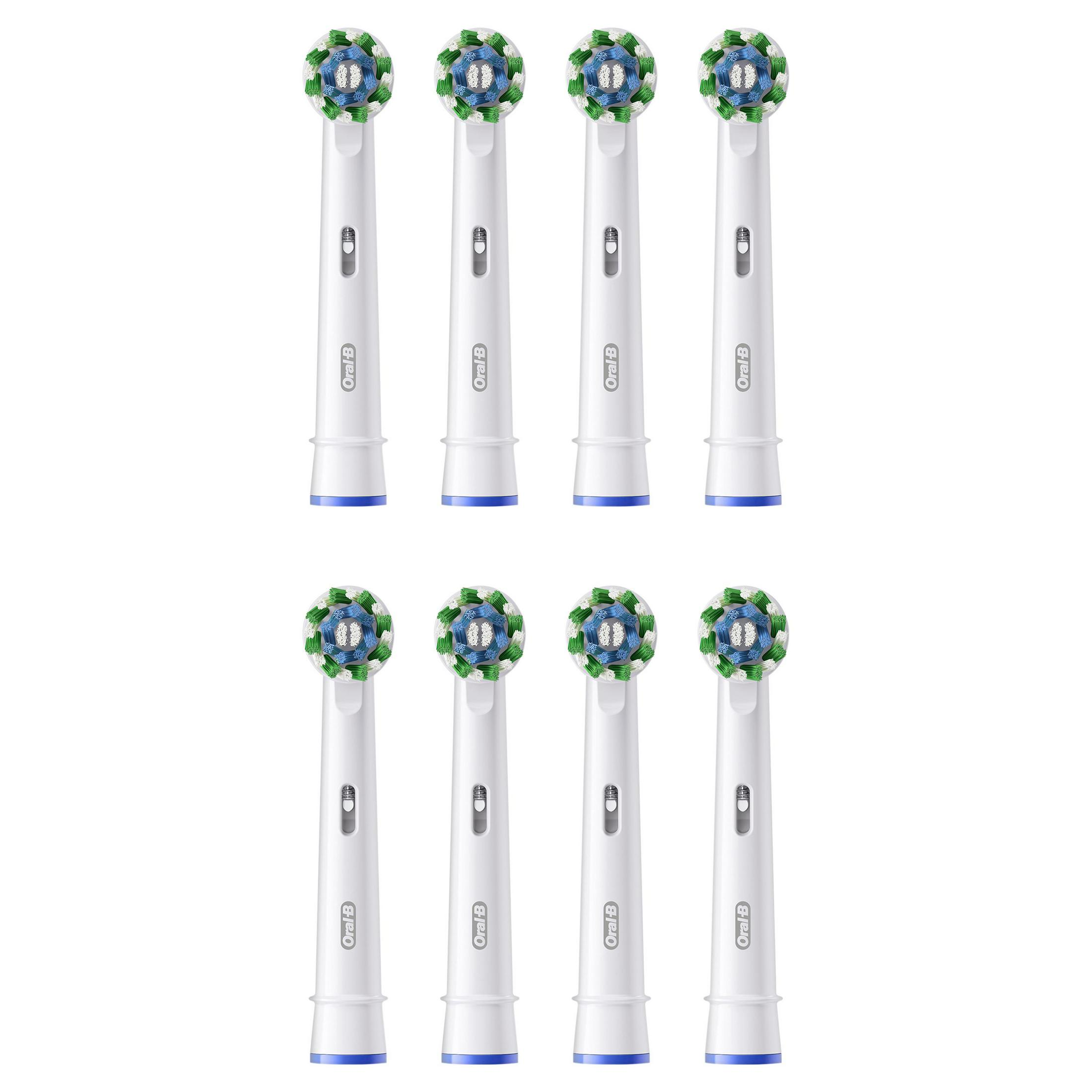 Osiem białych końcówek do szczoteczki Oral-B z niebieskimi i zielonymi włoskami.