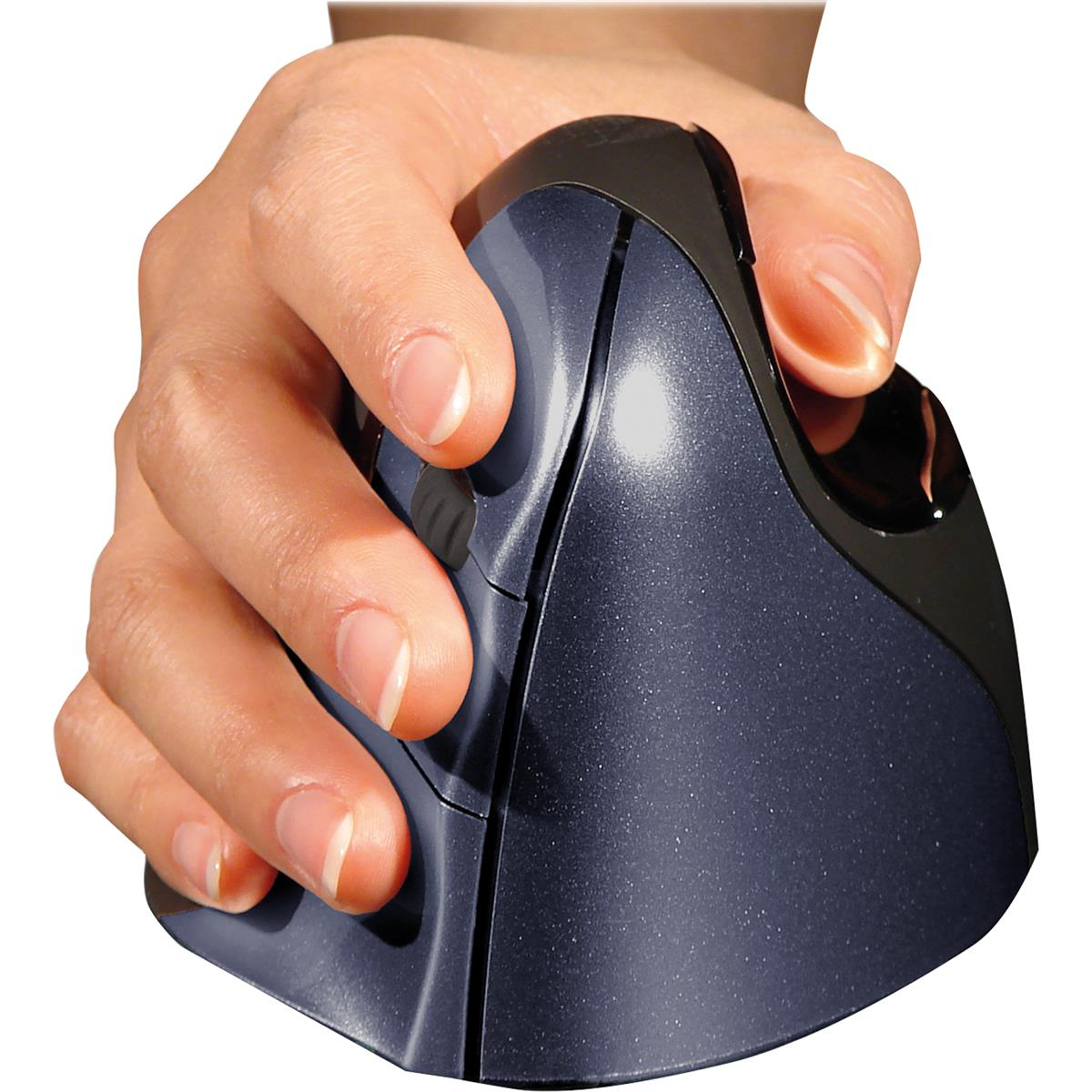 Una mano impugna un mouse verticale blu scuro con pulsanti.