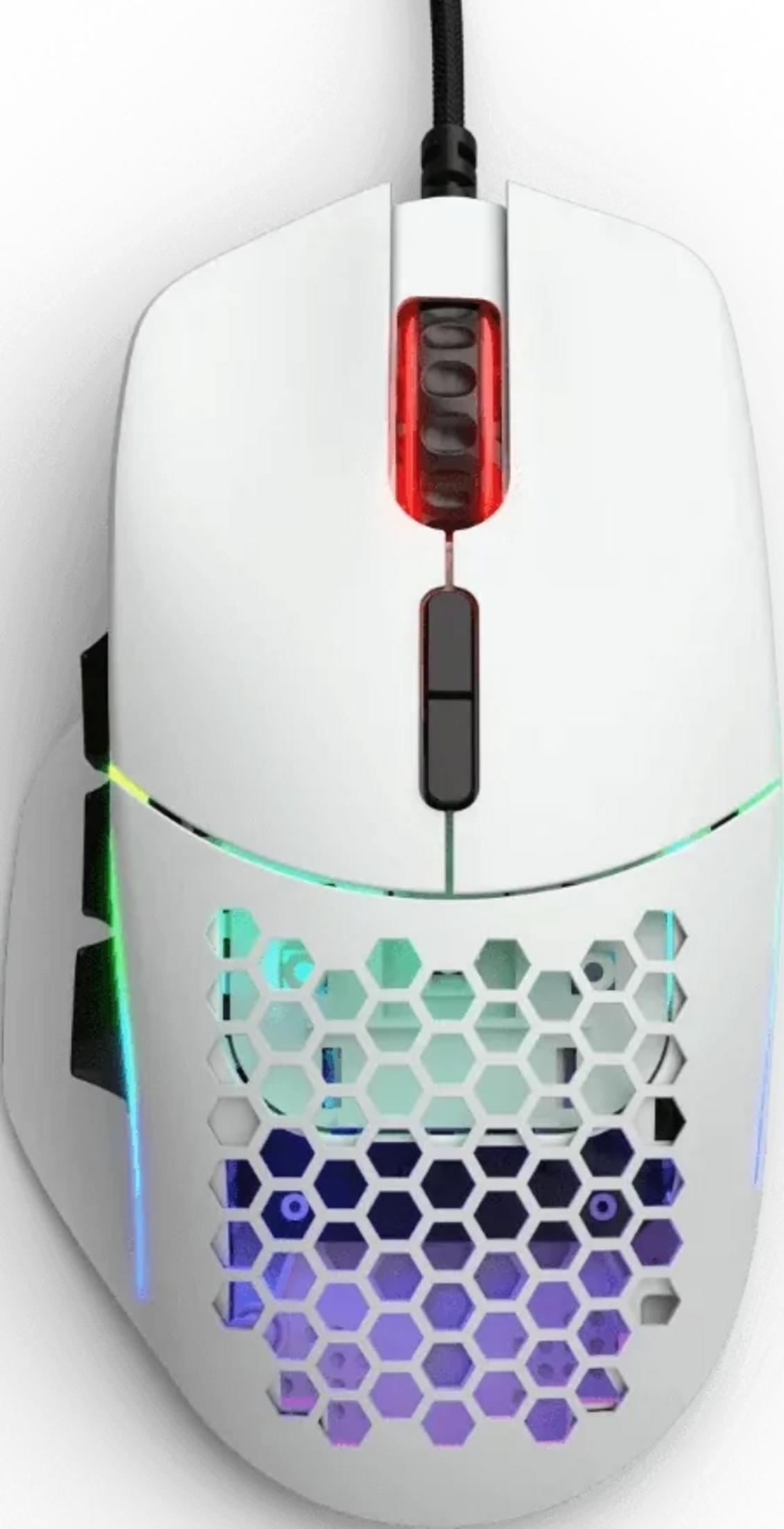 Mouse da gaming bianco con design a nido d'ape, illuminazione RGB sui lati e rotellina.