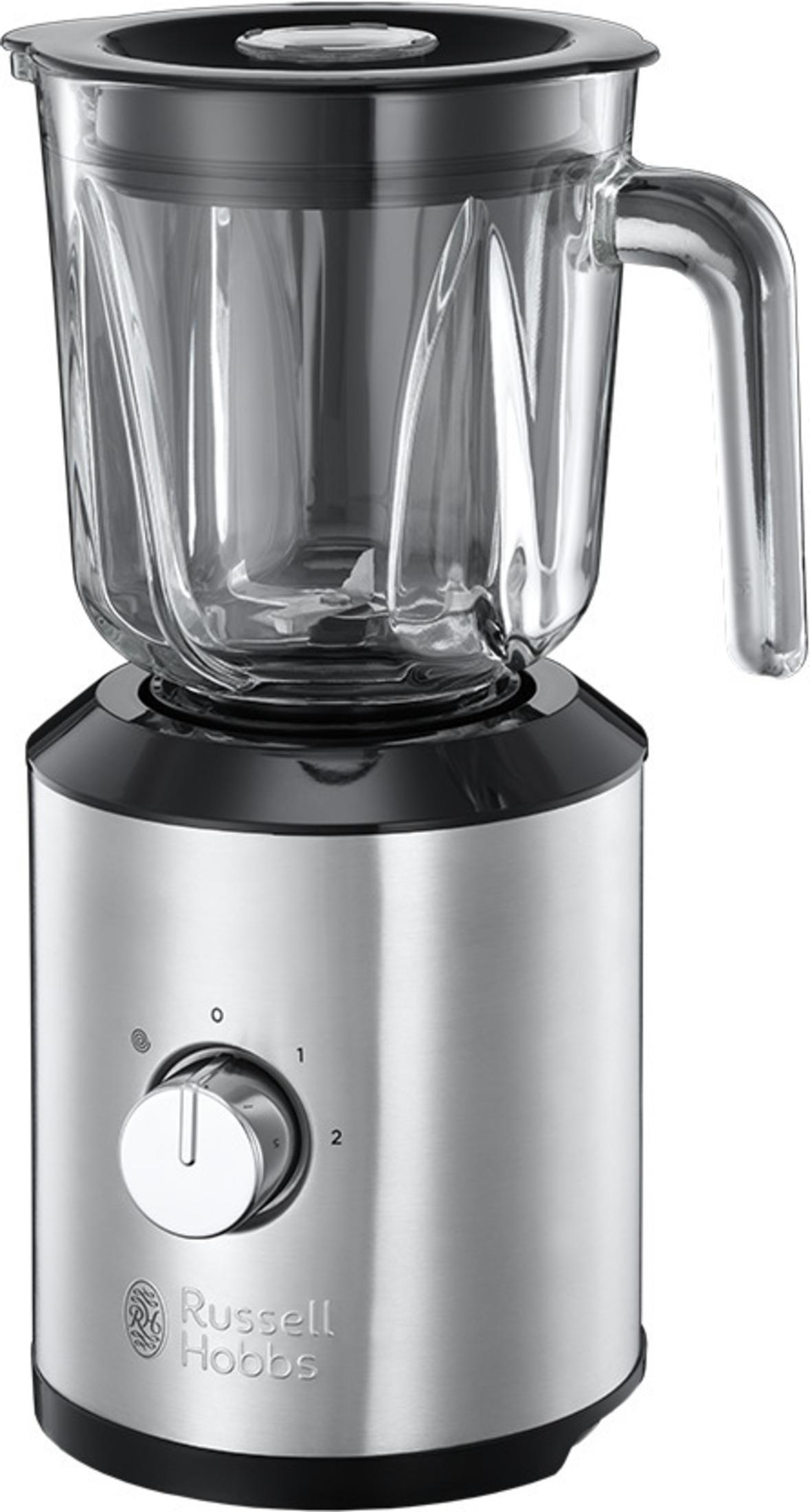 Cam sürahi ve siyah kapaklı gümüş Russell Hobbs blender.