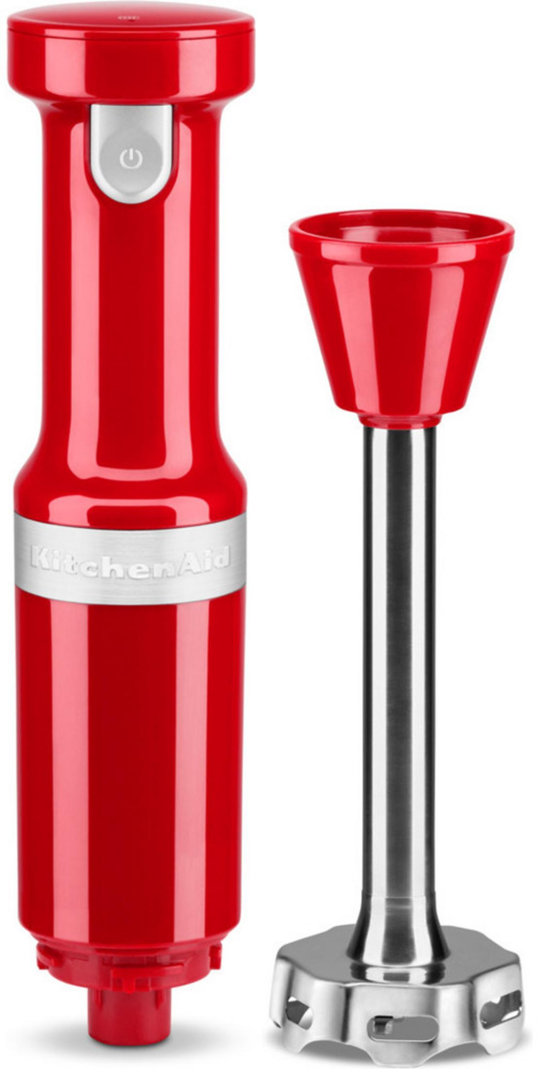 Ein roter Stabmixer mit silbernem Griff und Klingeneinheit.