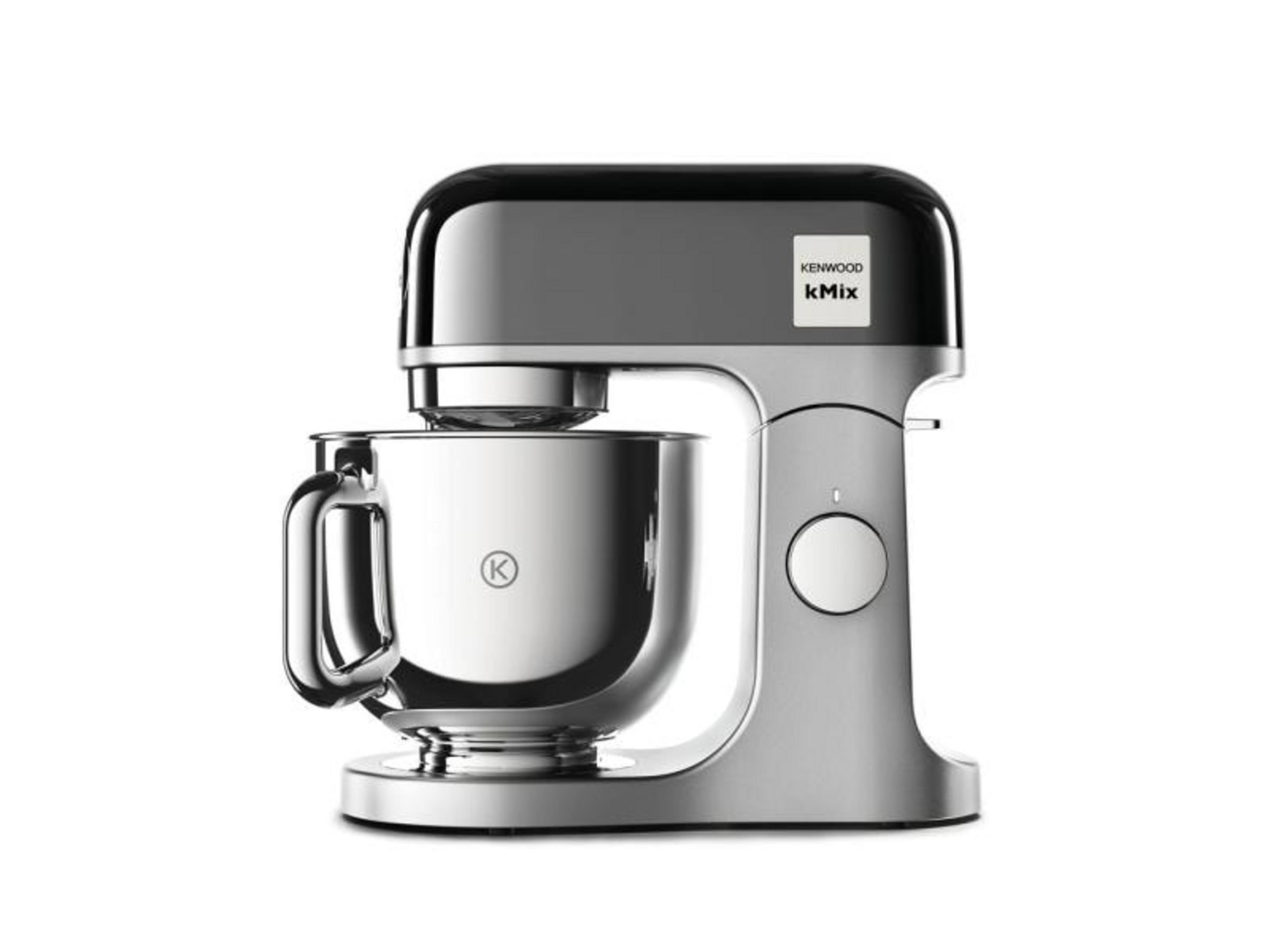 Ein silberner Kenwood KMix Standmixer mit schwarzem Oberteil und Edelstahlschüssel.