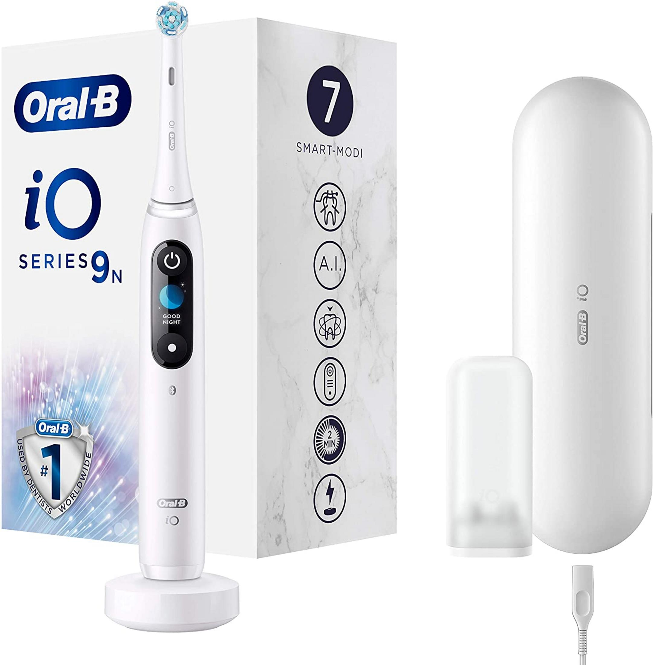 Spazzolino bianco Oral-B iO Series 9N con base di ricarica, custodia e cavo.