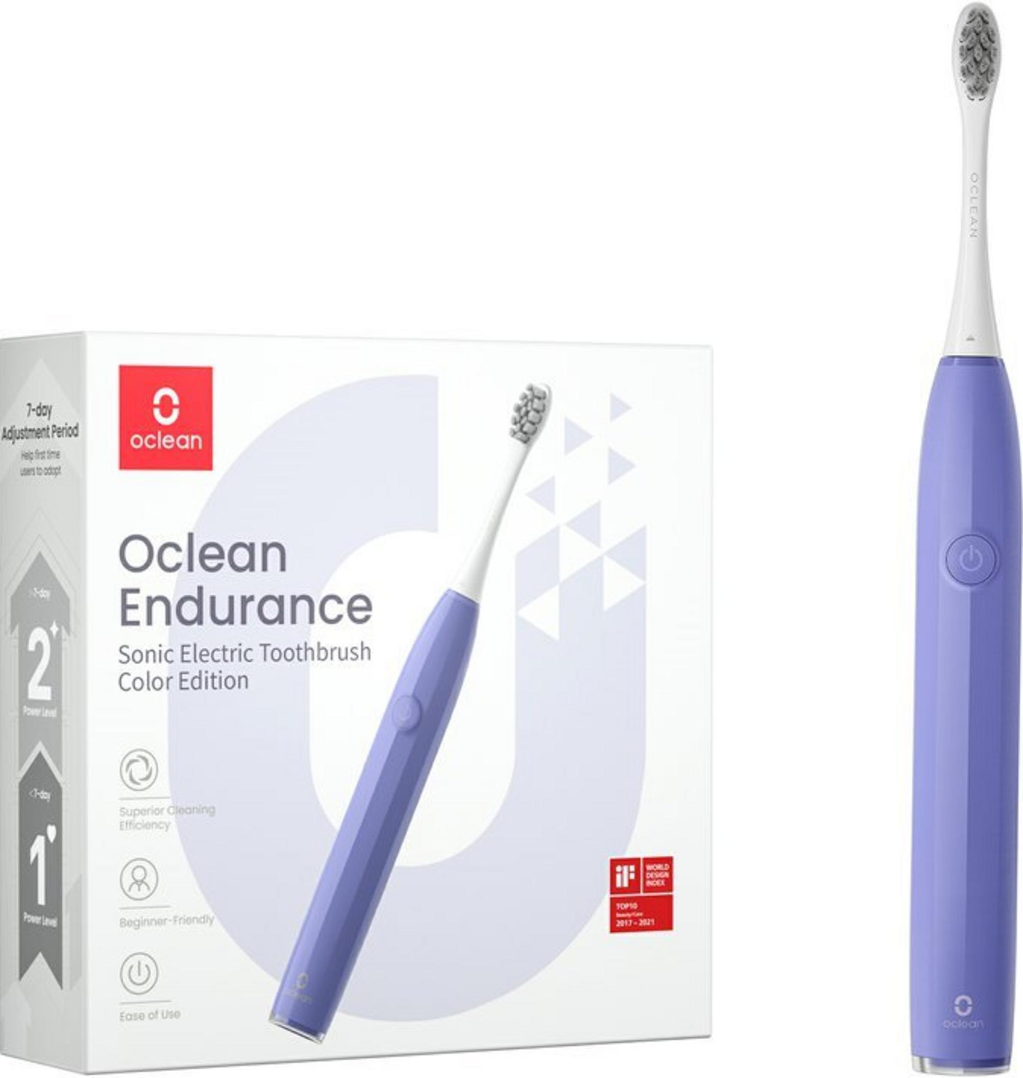 Uno spazzolino elettrico Oclean Endurance viola e la sua scatola sono esposti. La scatola mostra le caratteristiche e lo spazzolino ha un pulsante di accensione.