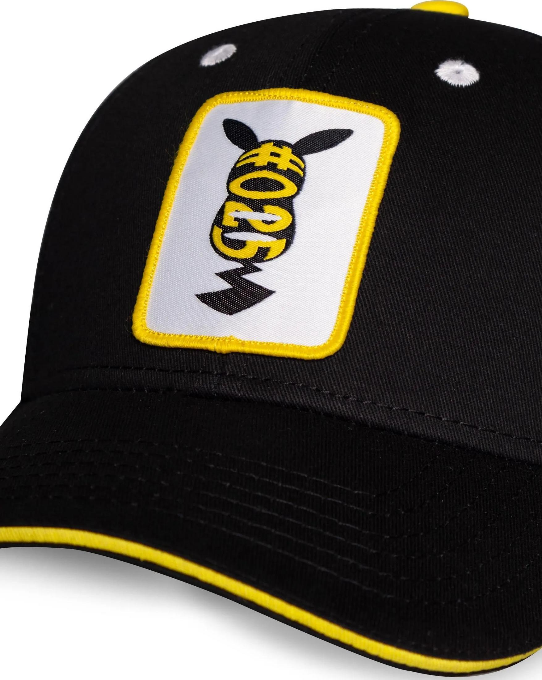 Casquette noire à bord jaune avec un écusson représentant Pikachu et le numéro 25.