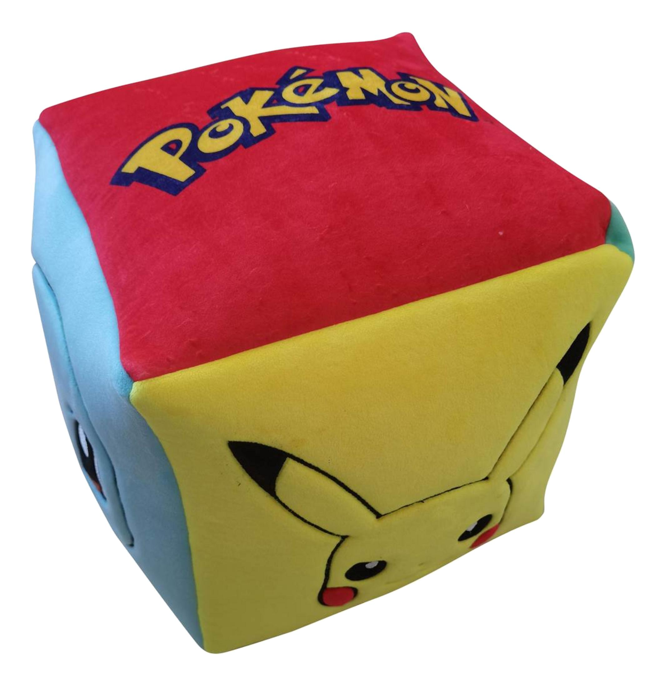 Ein bunter Würfel mit Pikachu und Pokémon-Logo.