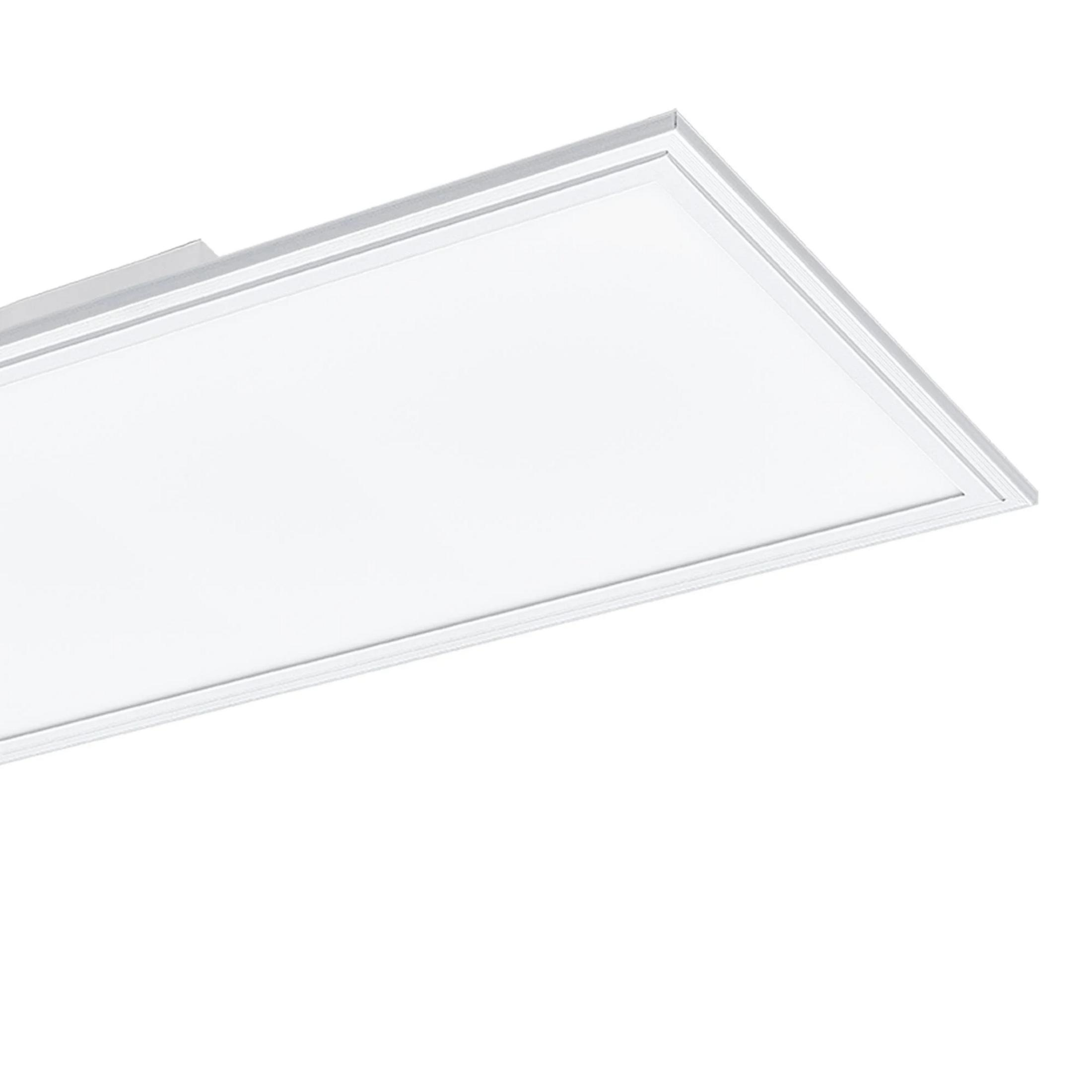 Un pannello da soffitto rettangolare bianco con una sottile cornice argentata. Isola su bianco.