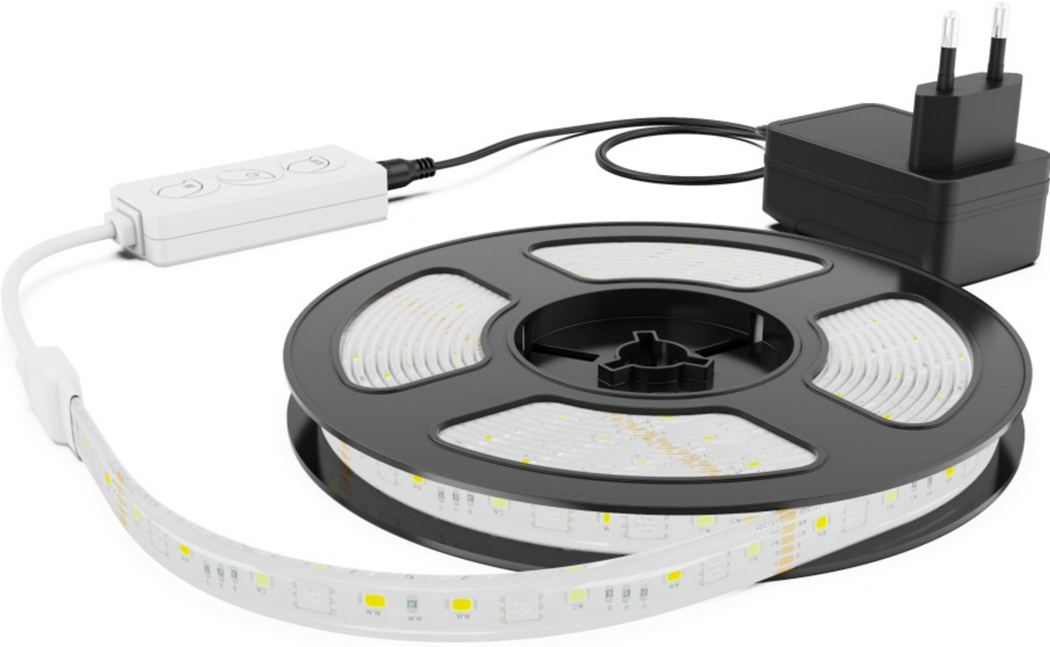 LED-Streifen auf Spule mit Controller und Netzteil auf weißem Hintergrund.