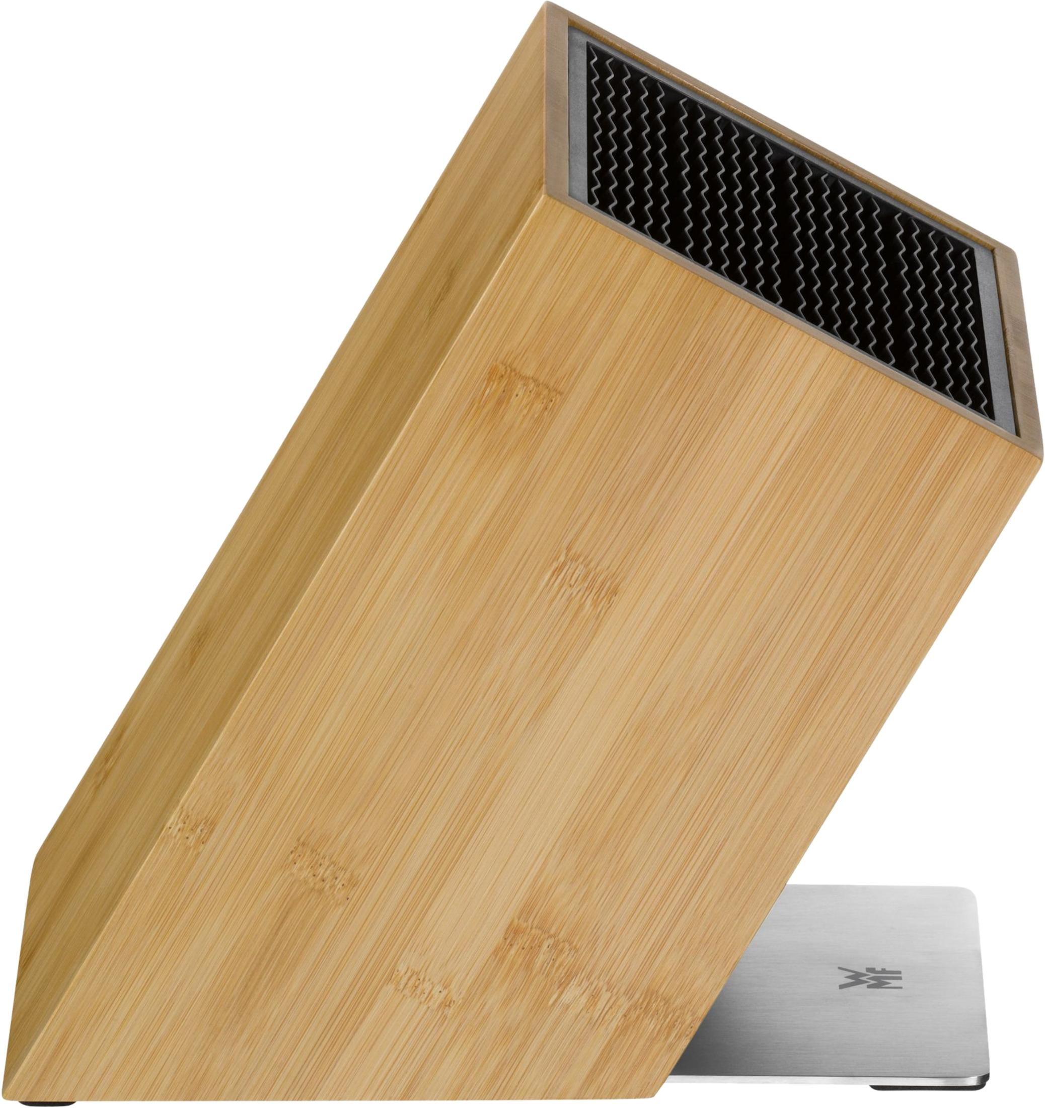 Ein schräger Holz-Messerblock mit einer Metallbasis und einem schwarzen Wellengitter.