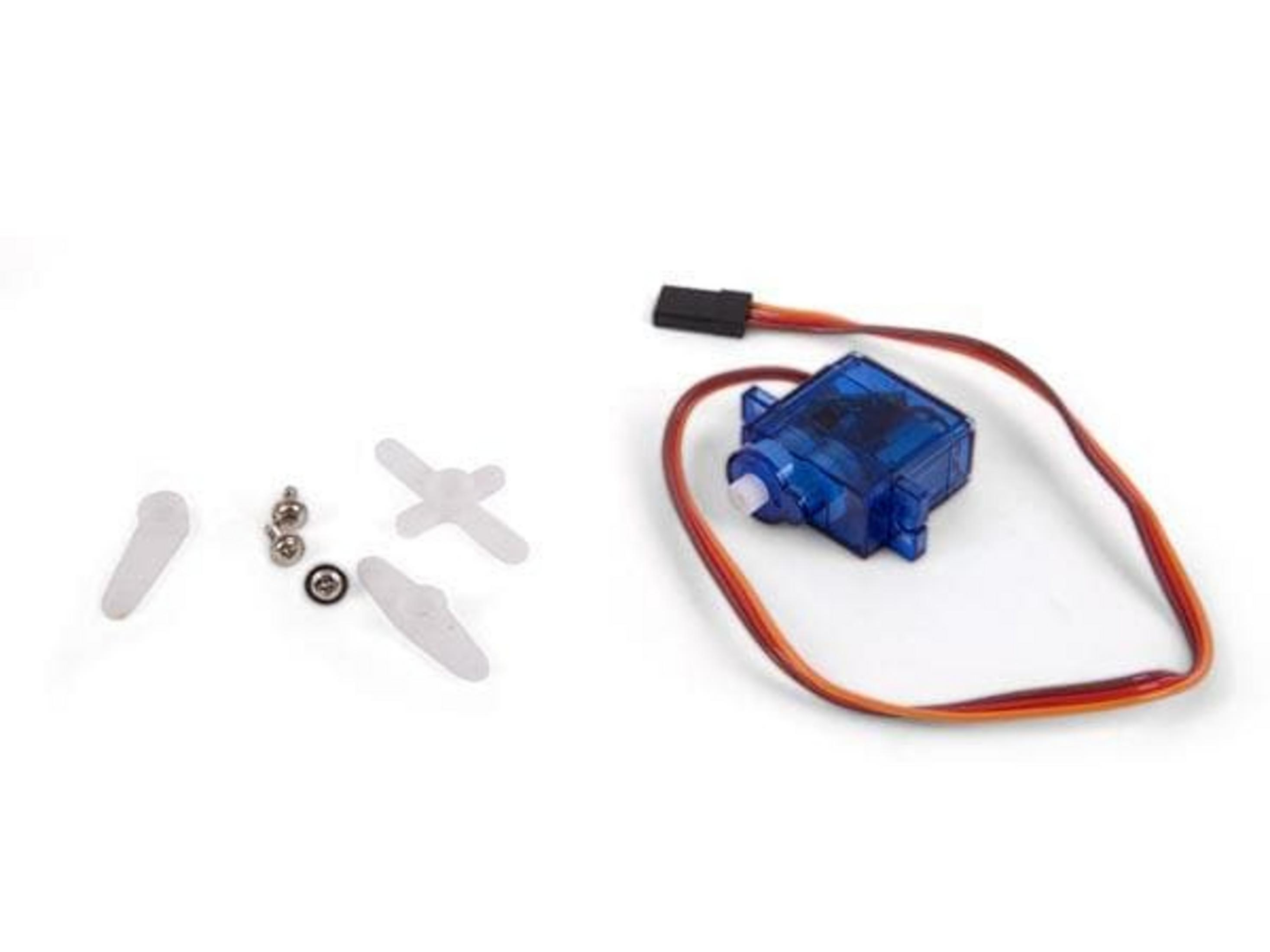 Ein blauer Servomotor mit Kabeln und Zubehör auf weißem Hintergrund.