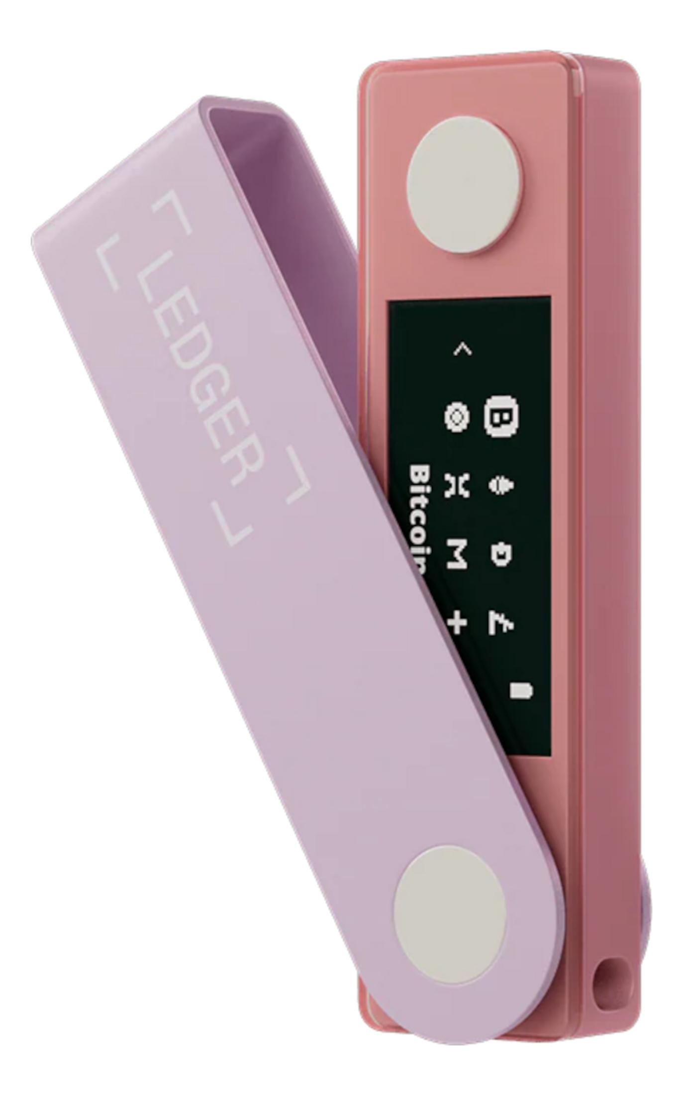 Ein rosafarbener Ledger Nano S Plus Krypto-Wallet, geöffnet, zeigt Bitcoin-Symbole.