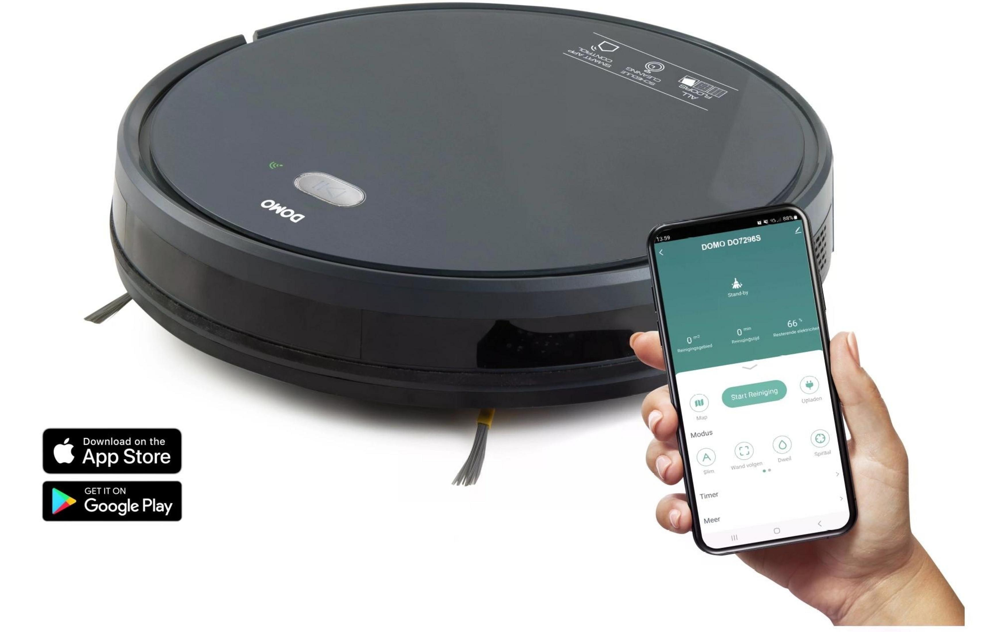 Un aspirateur robot noir avec une main tenant un smartphone affichant une application.