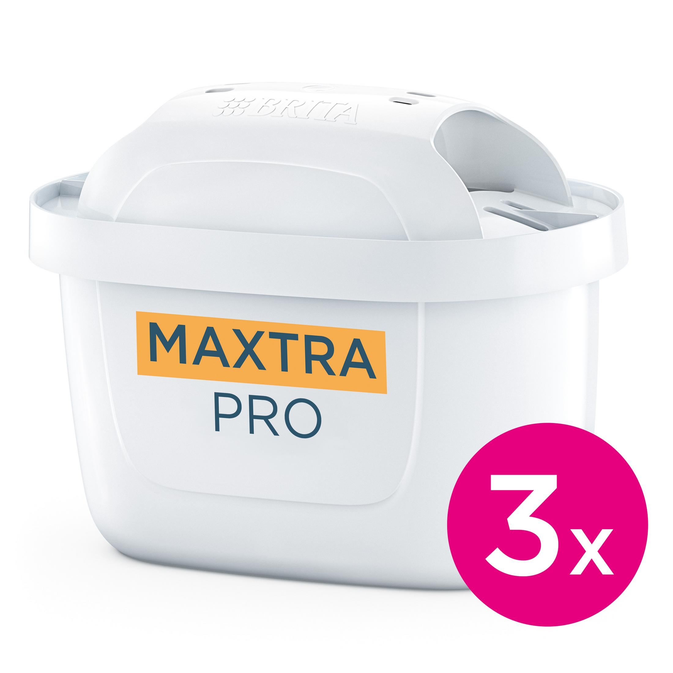 Ein weißer Brita Wasserfilter mit der Aufschrift MAXTRA PRO und einem 3x Aufkleber.