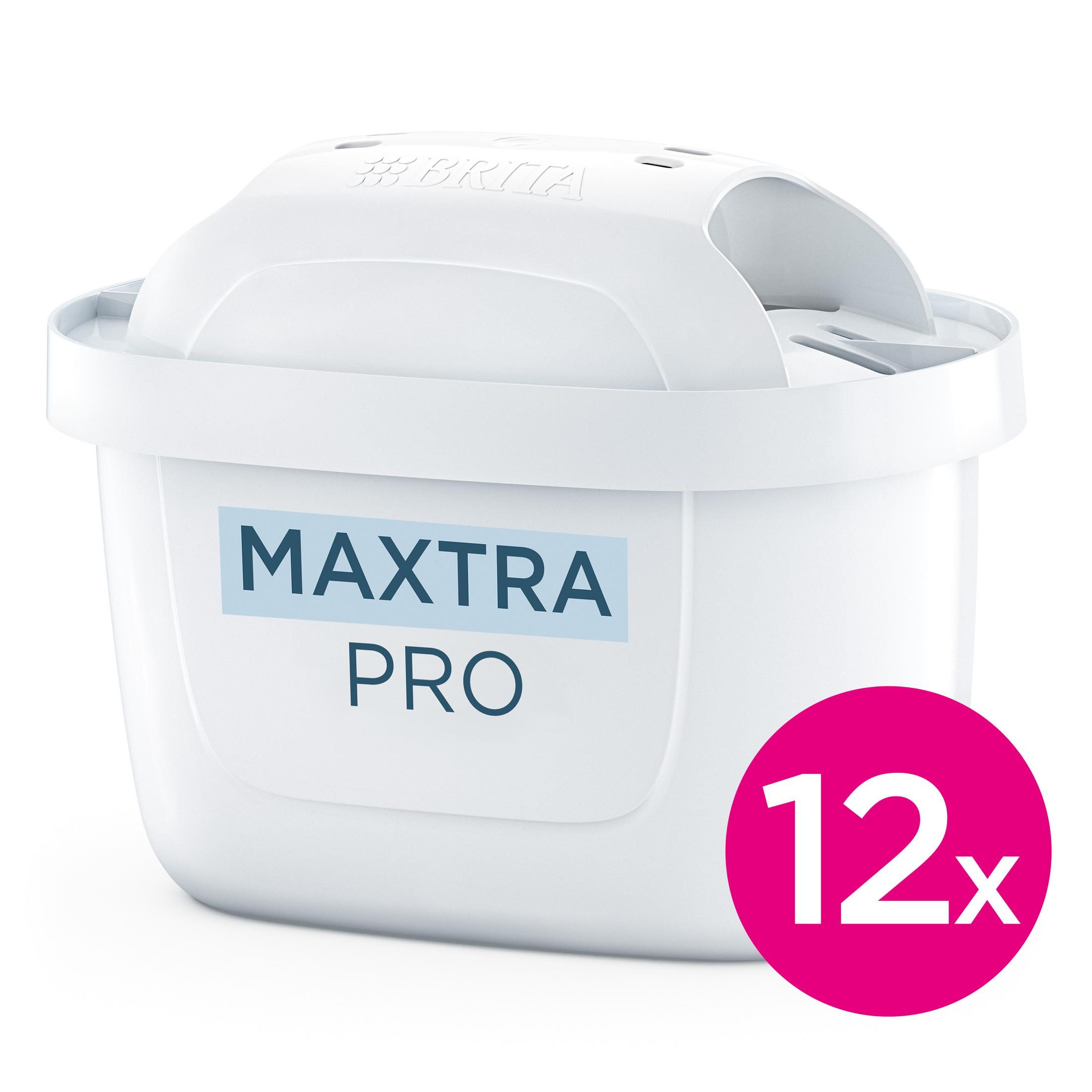 Weißer Brita MAXTRA PRO Wasserfilter-Einsatz mit Aufdruck und pinkem Kreis „12x“.