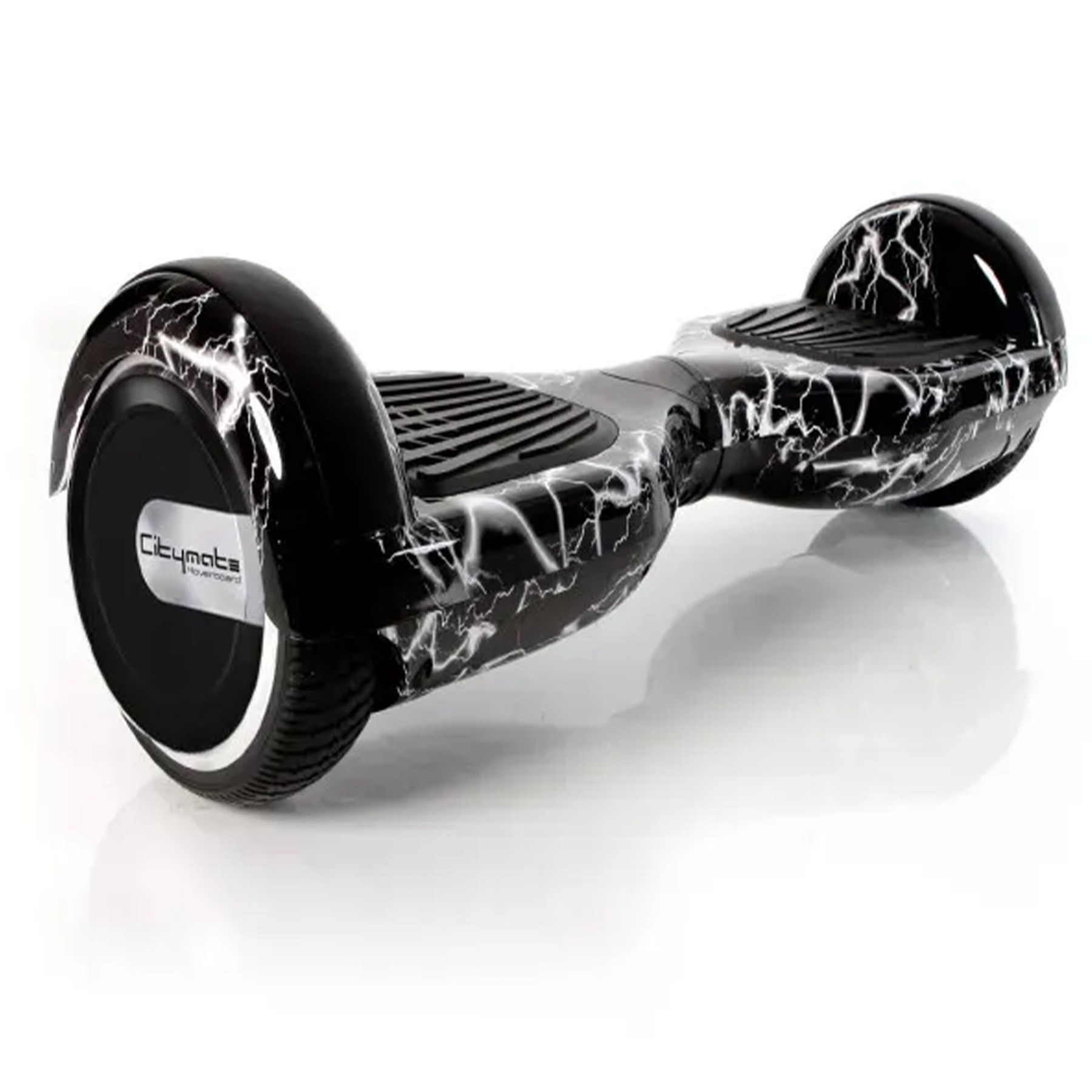 Beyaz arka plan üzerinde beyaz şimşek desenli siyah hoverboard.