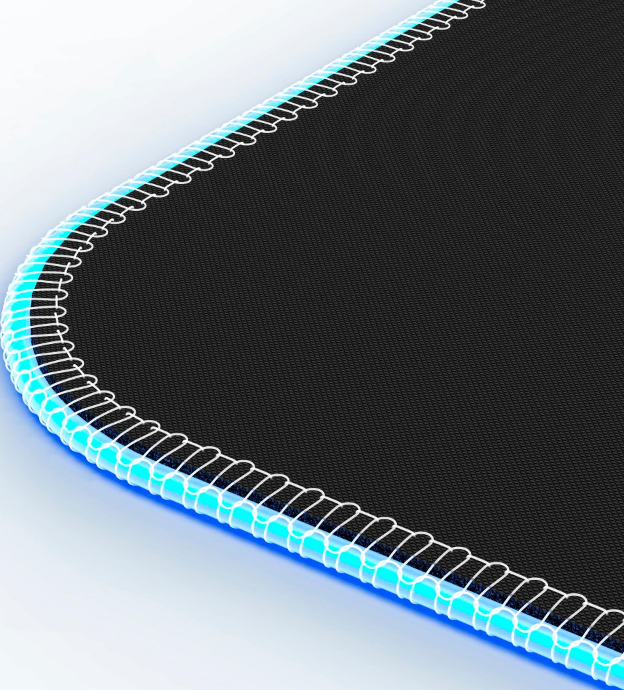 Schwarzes Mousepad mit blauem LED-Rand und weißer Naht.