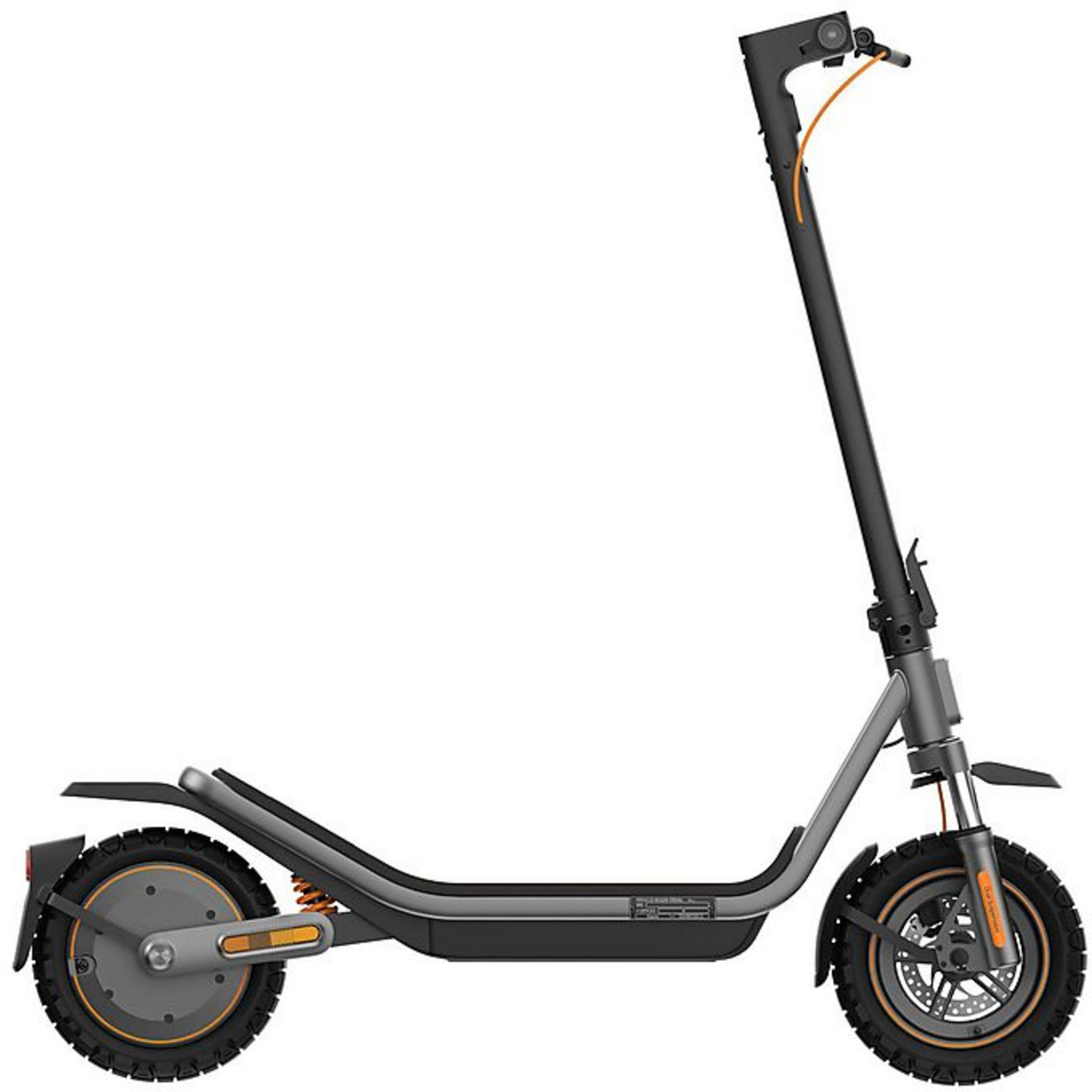 Ein grauer Elektroroller mit schwarzen Reifen und orangefarbenen Akzenten, von der Seite gezeigt.