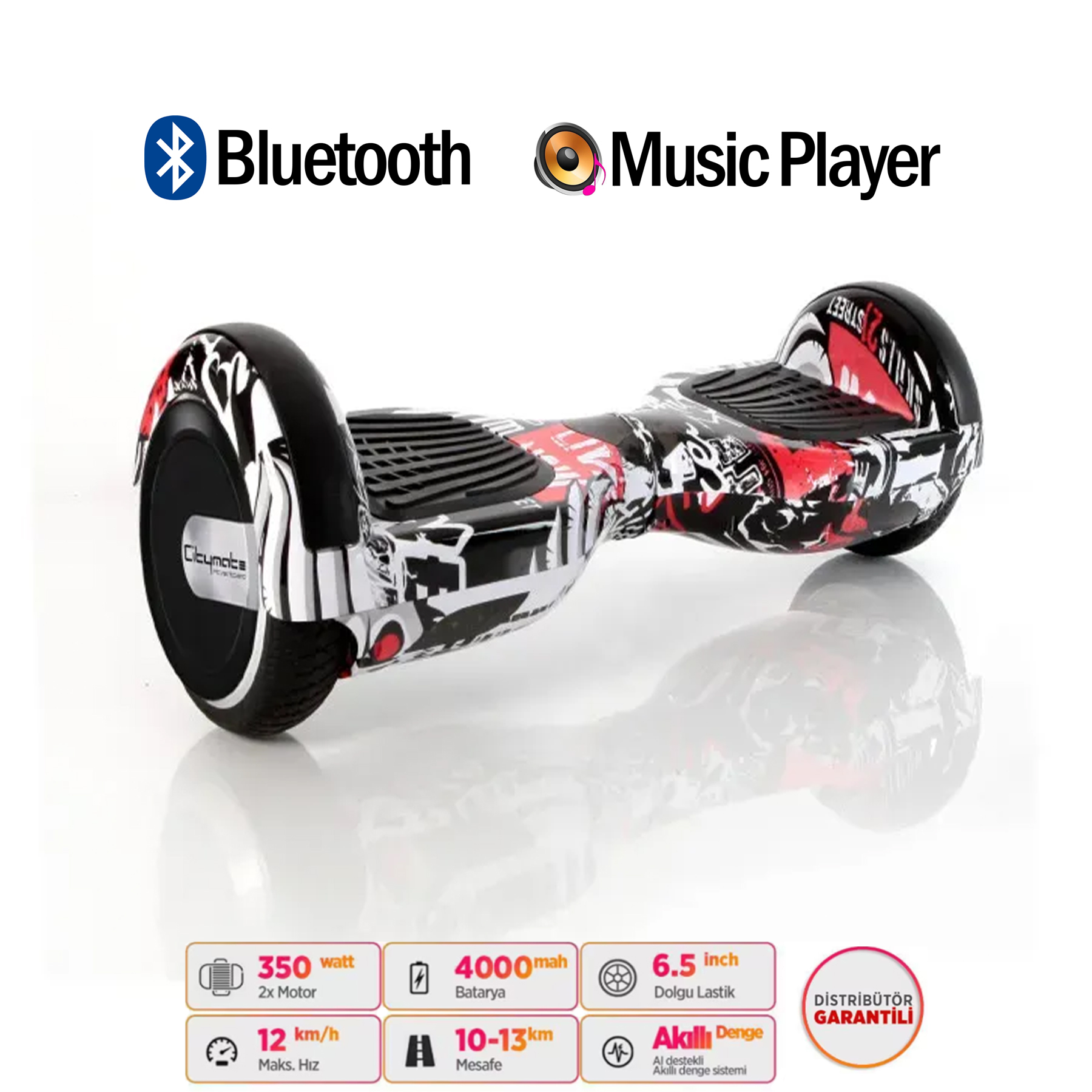 Siyah, kırmızı ve beyaz grafiklere sahip beyaz hoverboard. Bluetooth ve müzik çalar özellikli.