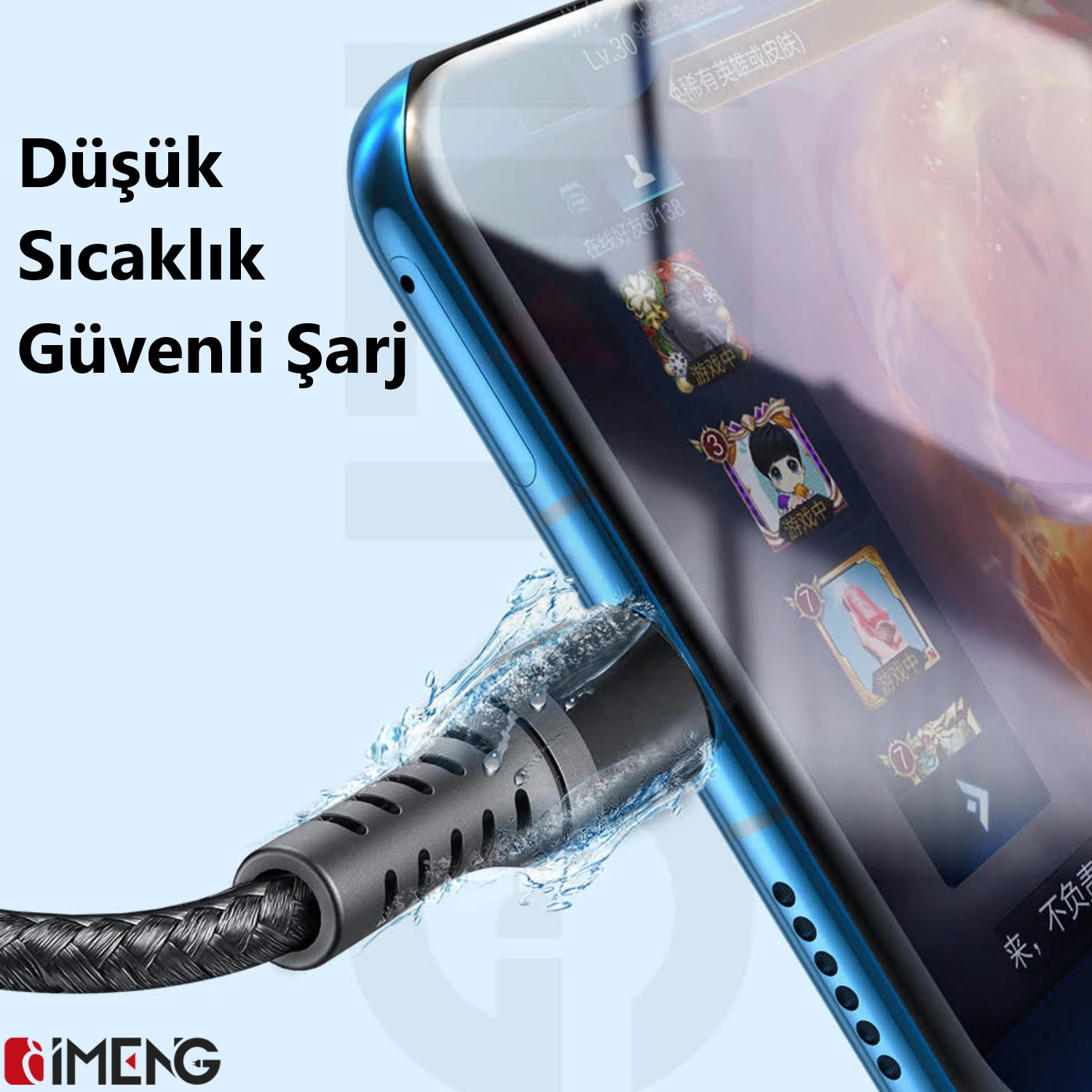 Şarj kablosu mavi bir akıllı telefona takılıyor, su sıçrıyor.