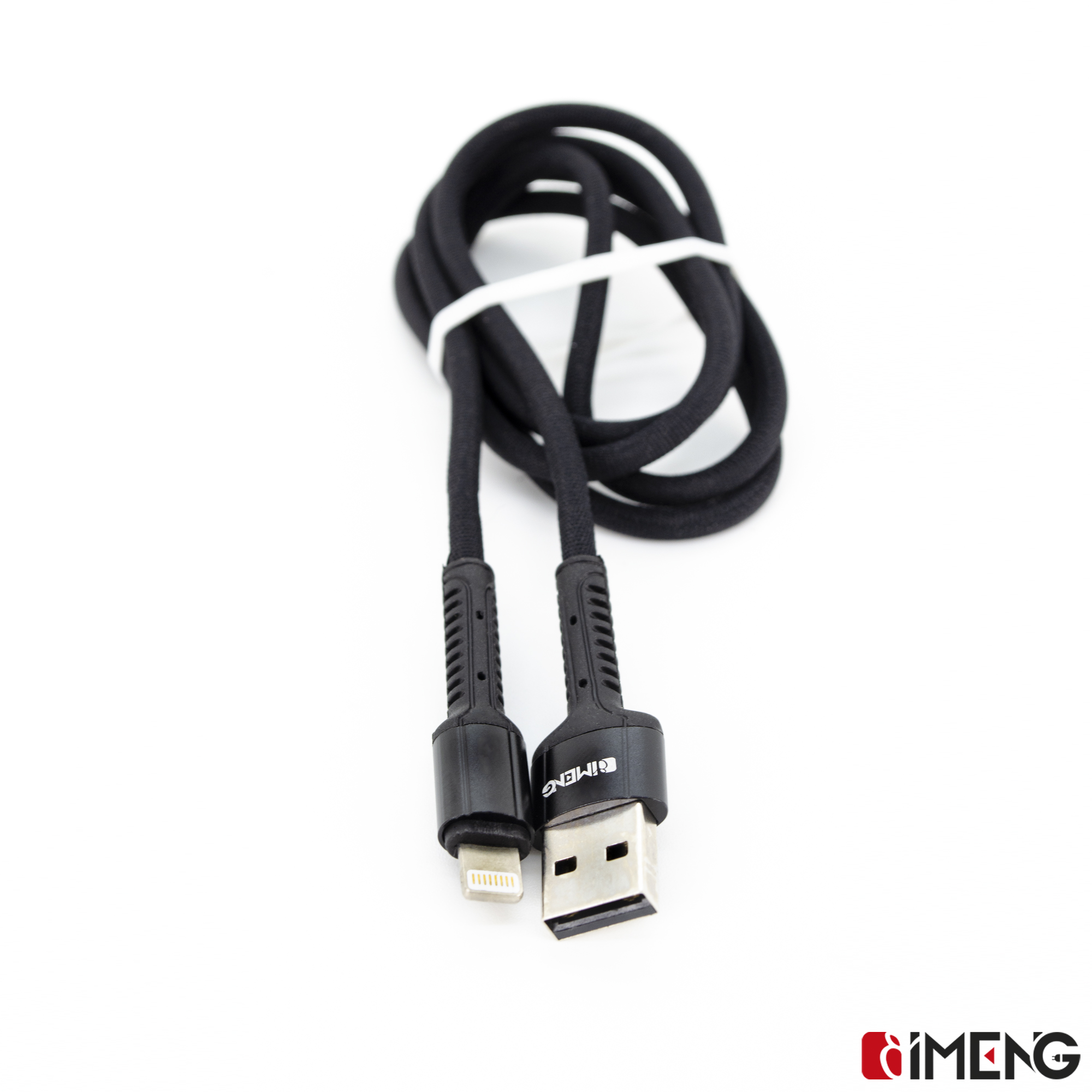 Siyah şarj kablosu, Lightning ve USB konnektörlü, sarılı.