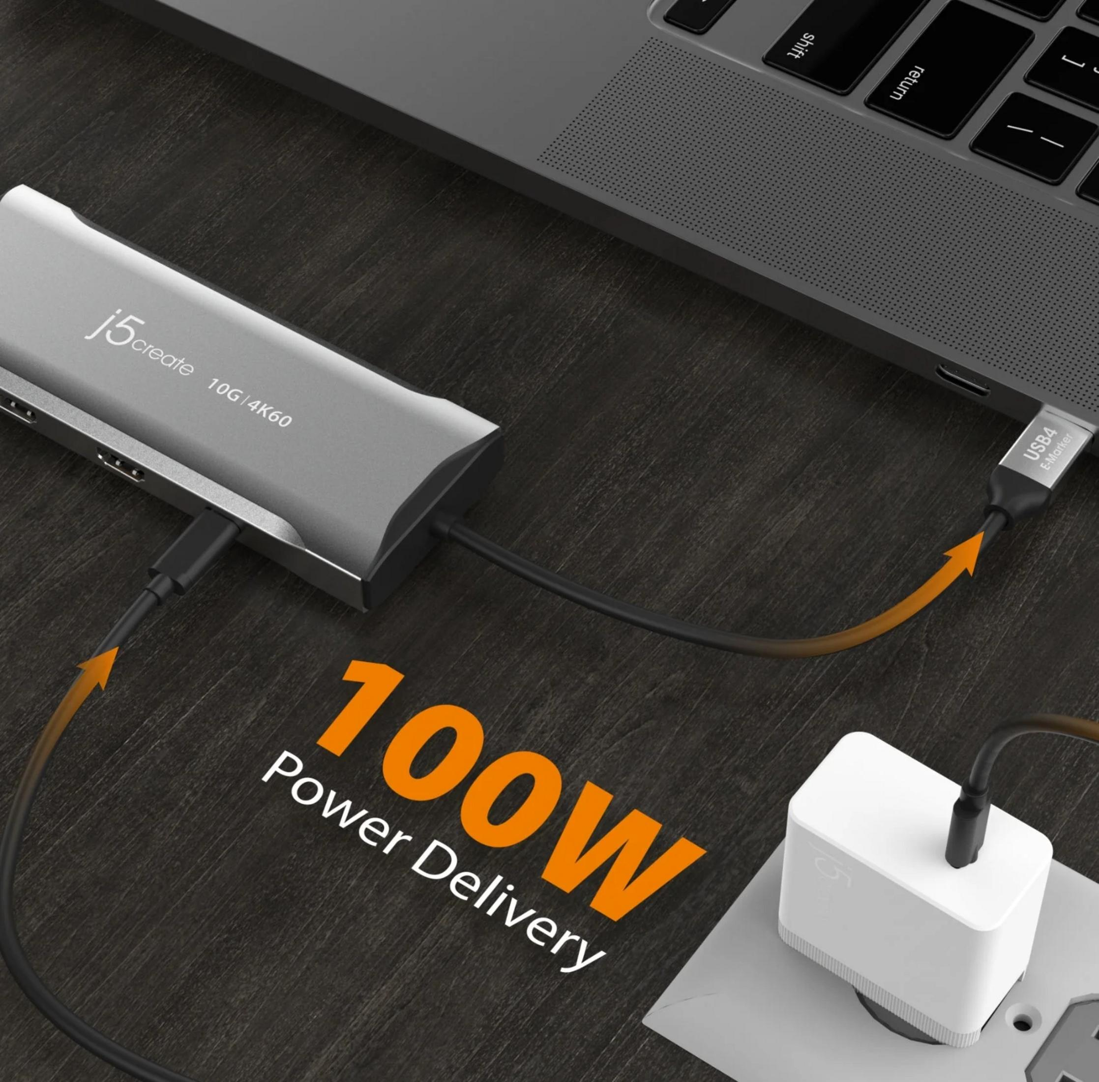 Ein grauer USB-C-Hub mit 100W PD-Adapter wird an einen Laptop angeschlossen.