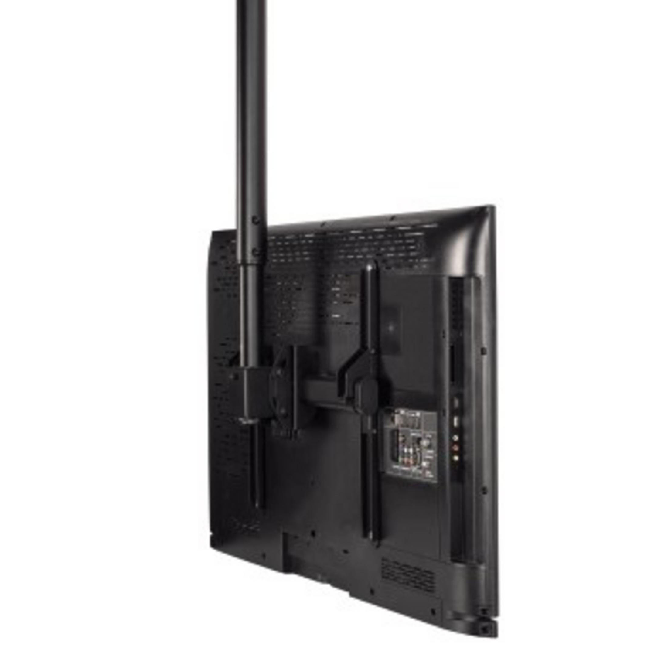 Parte trasera de un televisor con soporte de techo, conexiones visibles.