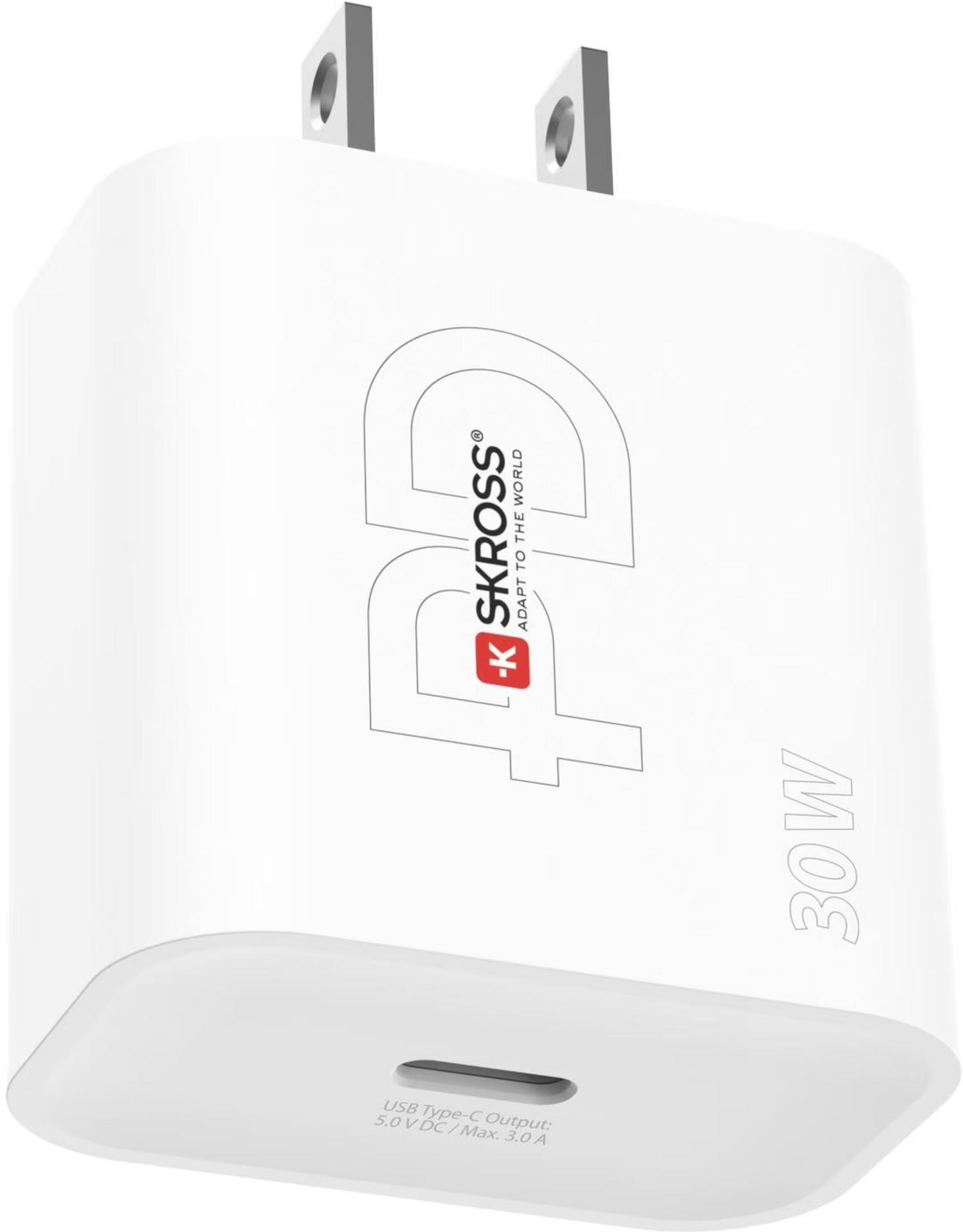 Weißer 30W USB-C-Ladestecker mit SKROSS-Logo und ausklappbaren Stiften.