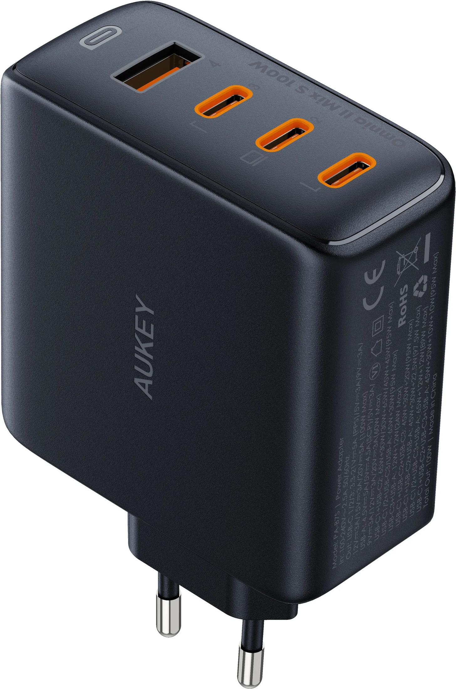 Üç USB-C ve bir USB-A bağlantı noktasına sahip siyah AUKEY 100W USB-C şarj cihazı.