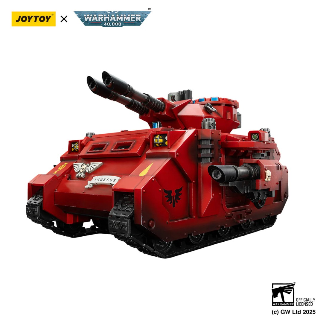 Czerwony pojazd Warhammer 40.000 z dwoma działami i gąsienicami.