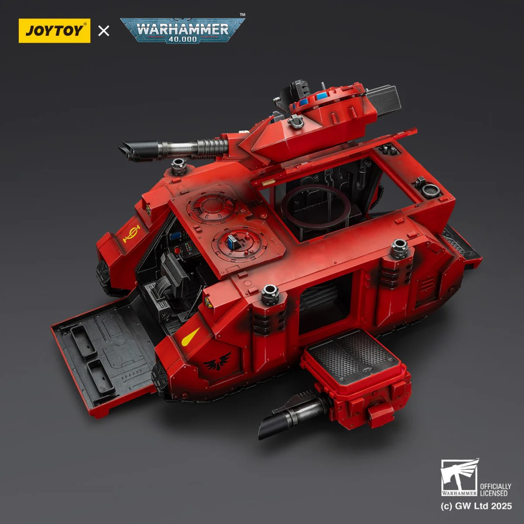 Czerwony pojazd Warhammer 40.000 z otwartymi drzwiami ukazującymi wnętrze.