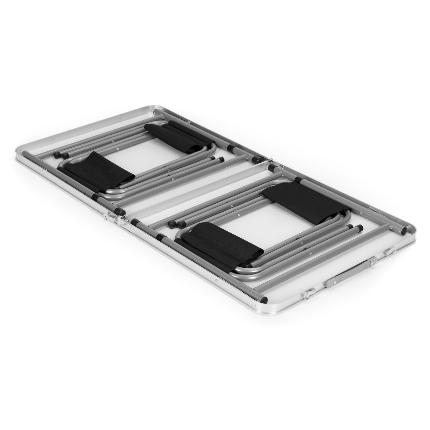 Złożony aluminiowy stół kempingowy z czarnymi wstawkami z tkaniny.