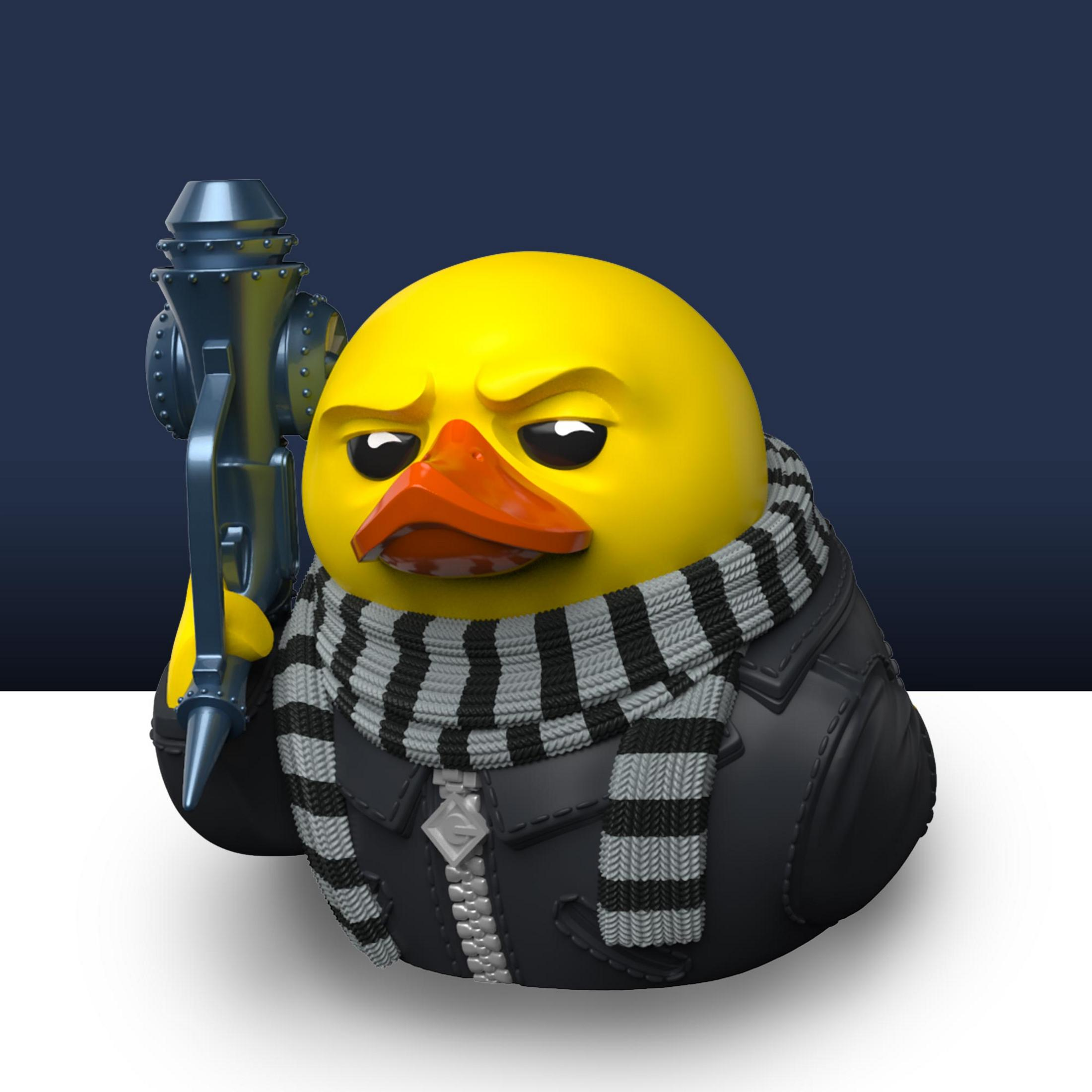 Gelbe Ente mit schwarzem Schal und Waffe vor dunkelblauem Hintergrund.