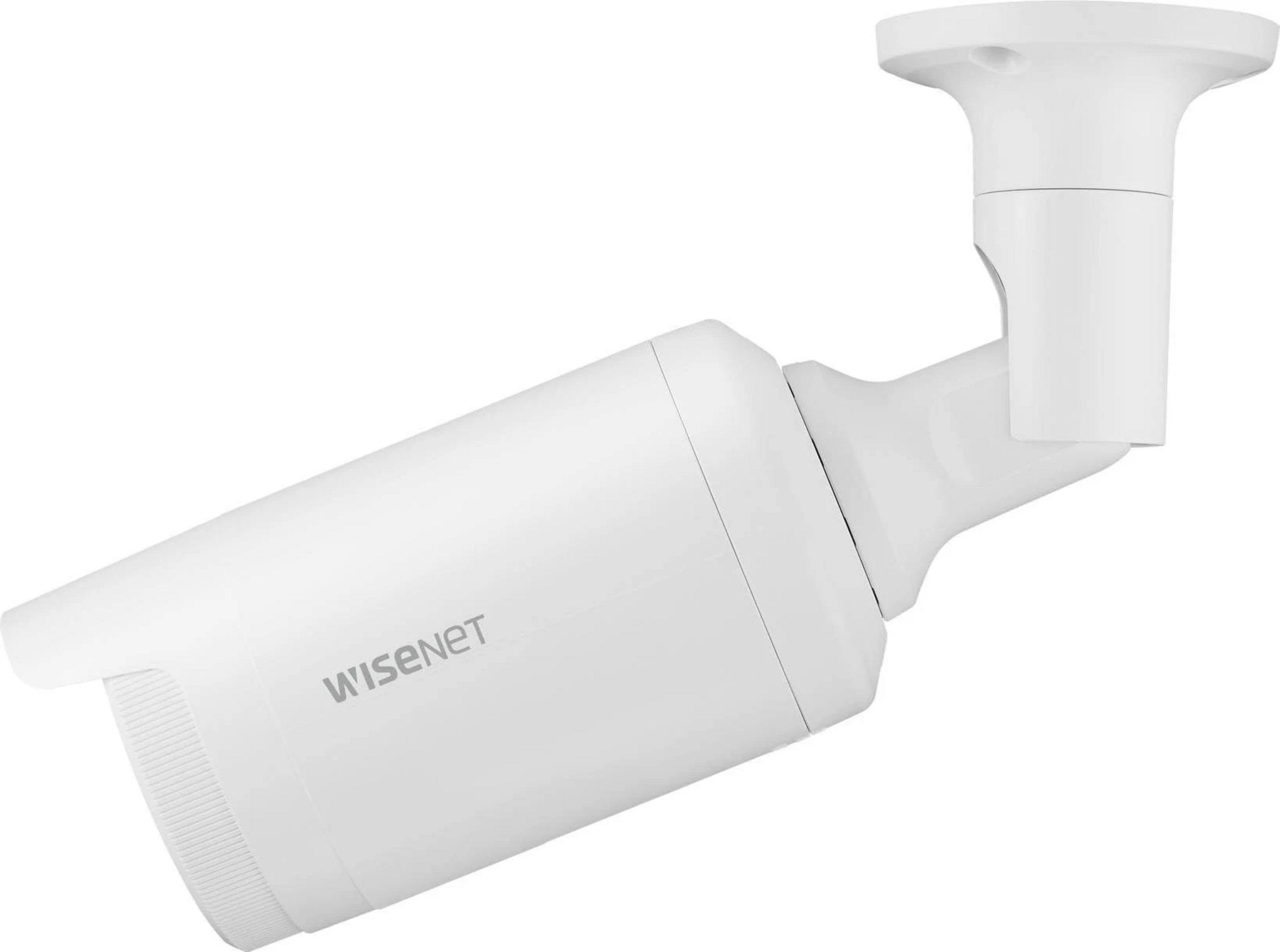 Una telecamera di sicurezza bianca con logo Wisenet su sfondo bianco.