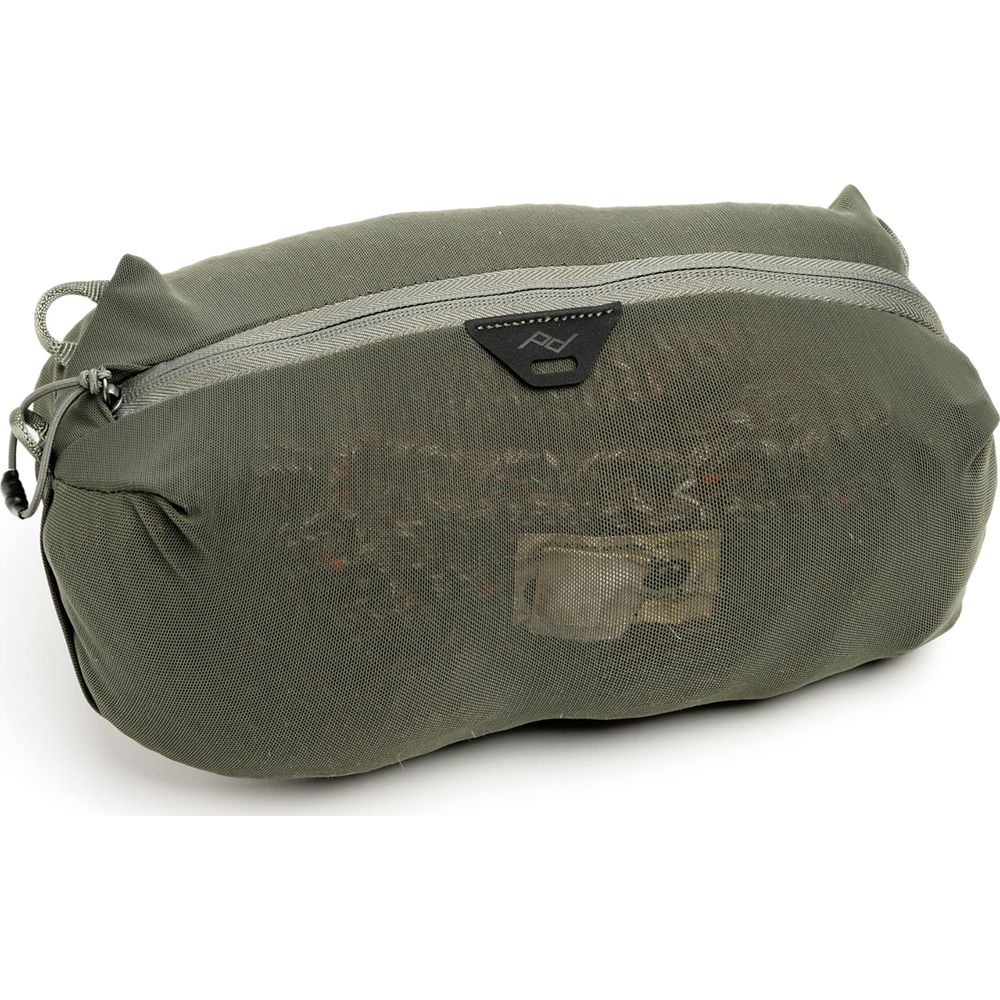 Groene tas met rits en doorzichtig mesh voorpand. PD-logo op een driehoekig label.