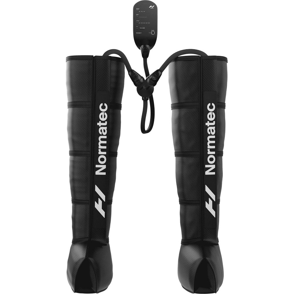 Schwarze Kompressionsstiefel mit Steuereinheit und Schläuchen.