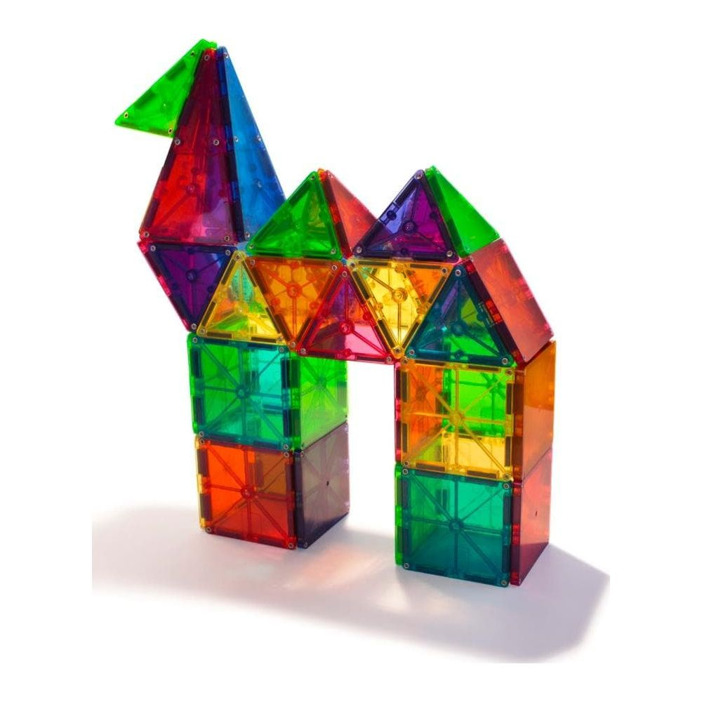 Un chameau fait de blocs de construction magnétiques colorés, triangles et carrés.