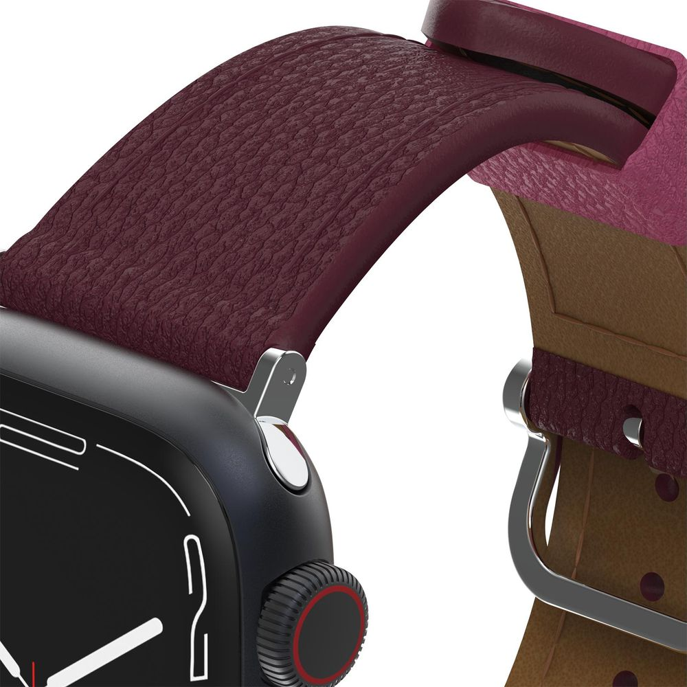 Un cinturino in pelle bordeaux è attaccato a uno smartwatch nero.