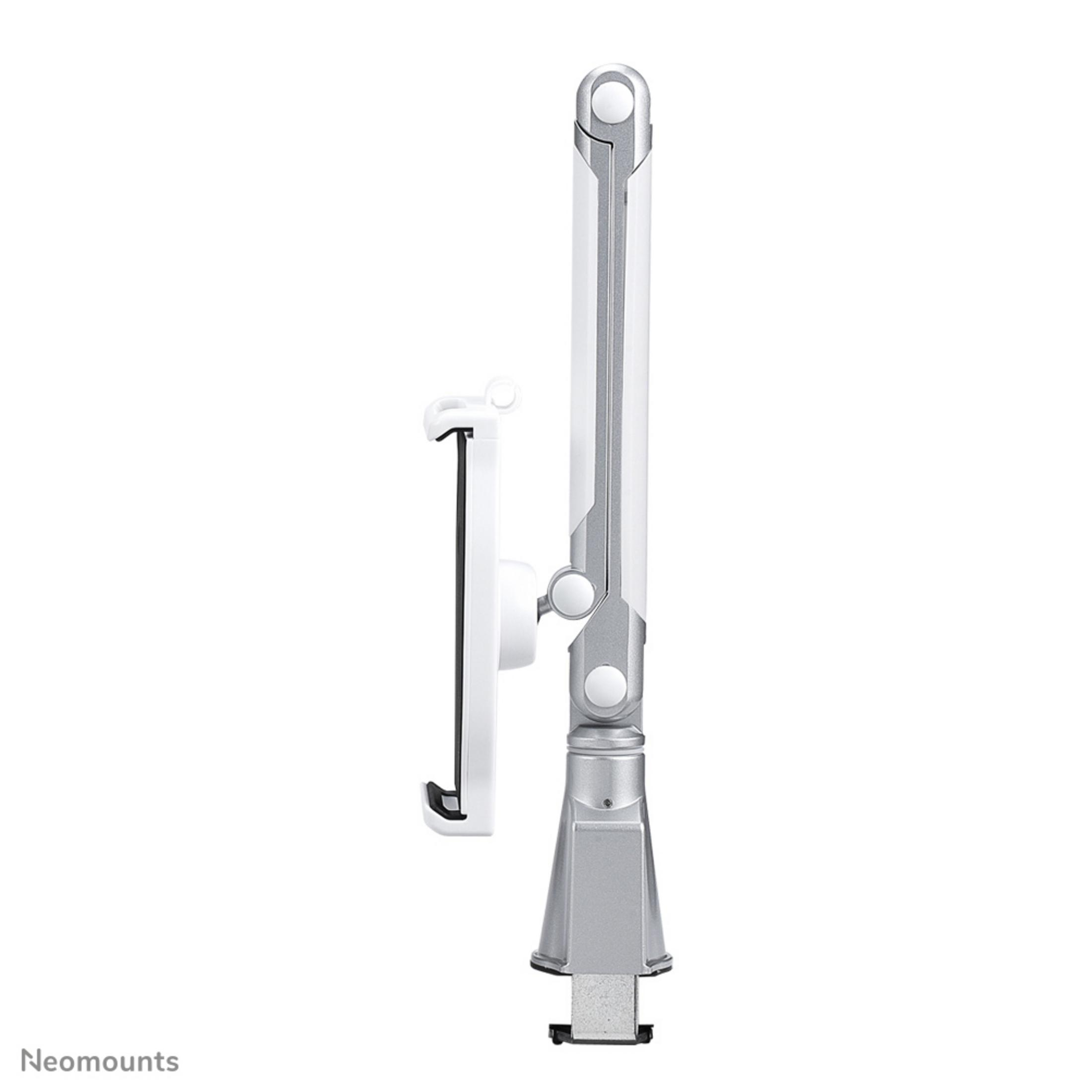 Un support pour tablette blanc et argenté avec bras articulé et support à pince.