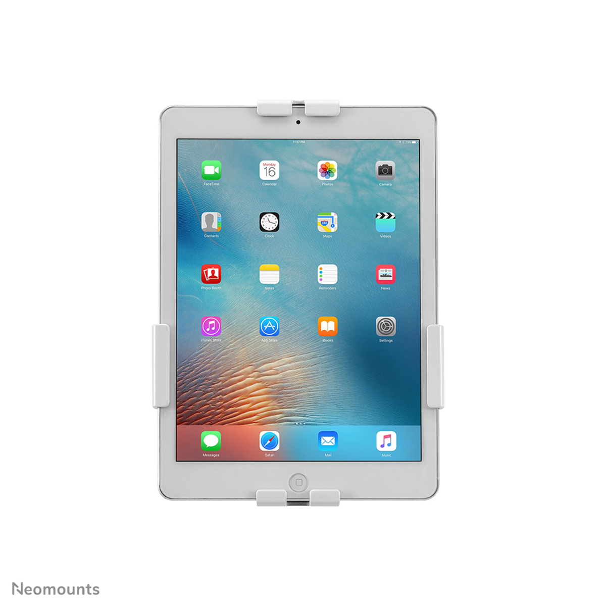 Tablette blanche dans un support blanc, affichant une grille d'icônes d'applis.