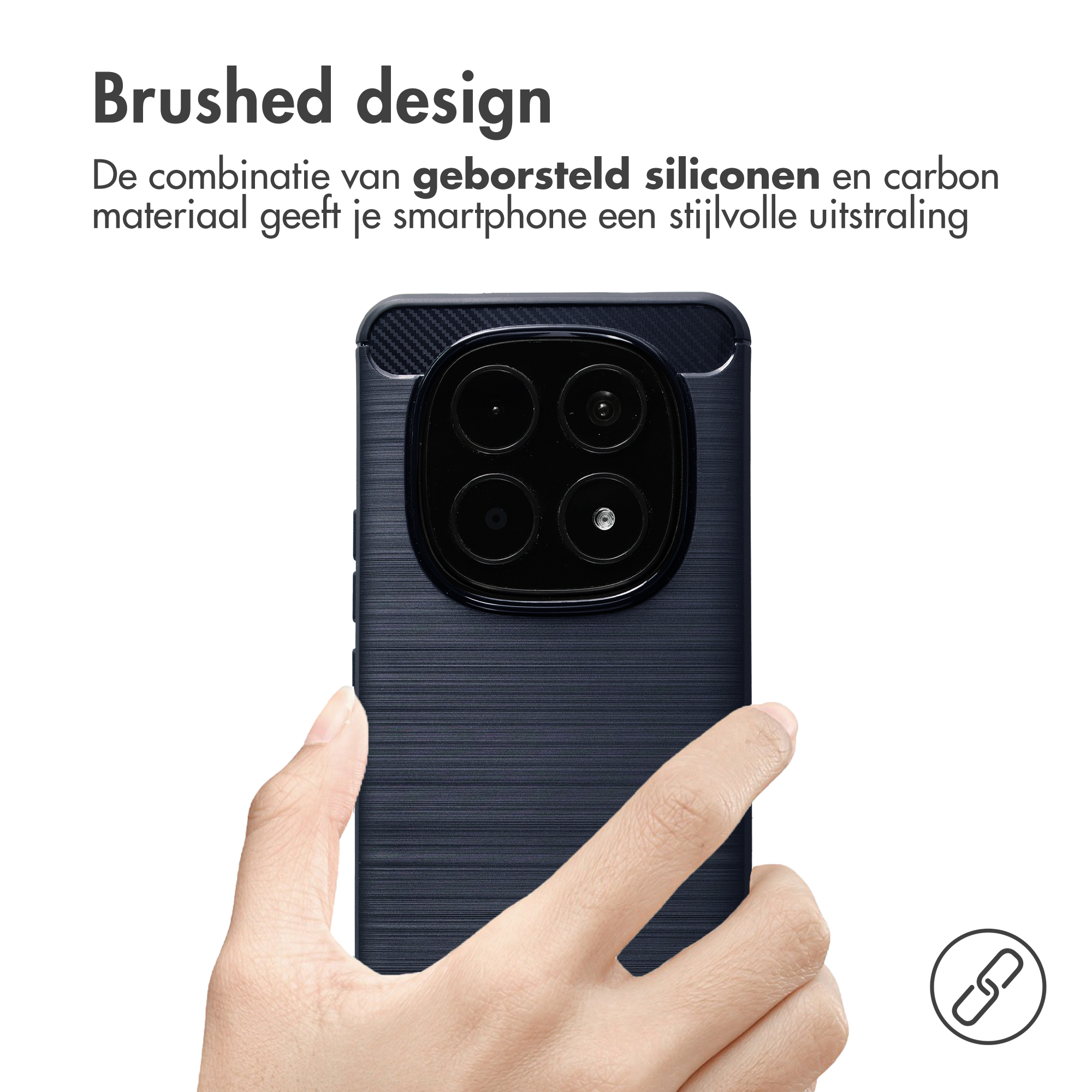 Une main tient un smartphone sombre au design brossé et à la caméra.