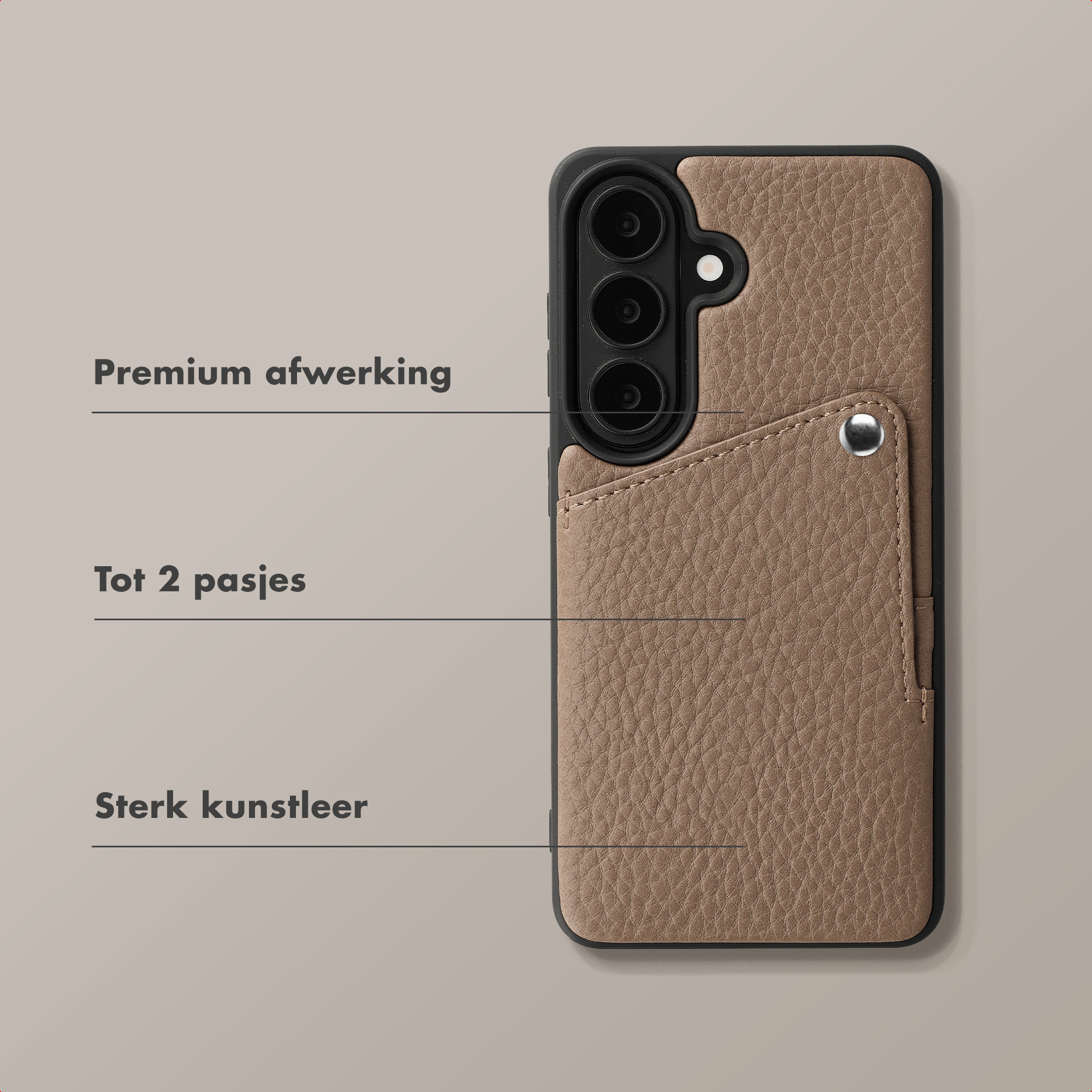 Coque de téléphone en cuir marron avec fente pour carte.
