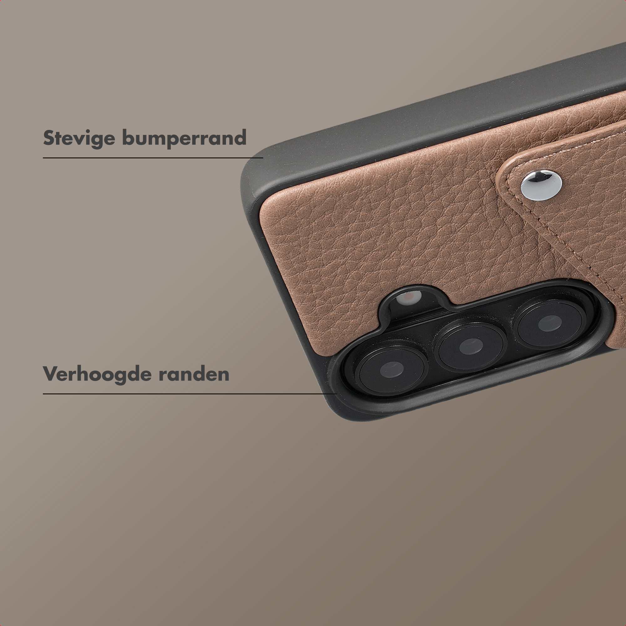 Gros plan d'un étui de téléphone en cuir marron avec module caméra.