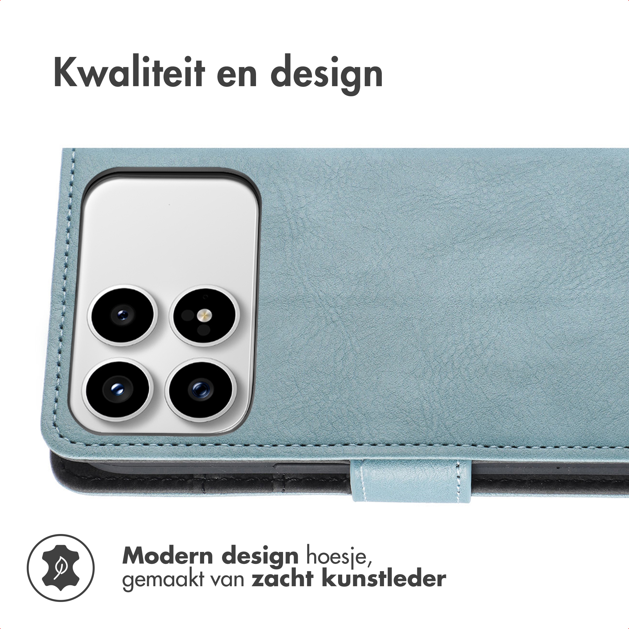Lichtblauwe telefoonhoes van kunstleer met cameramodule en tekst.